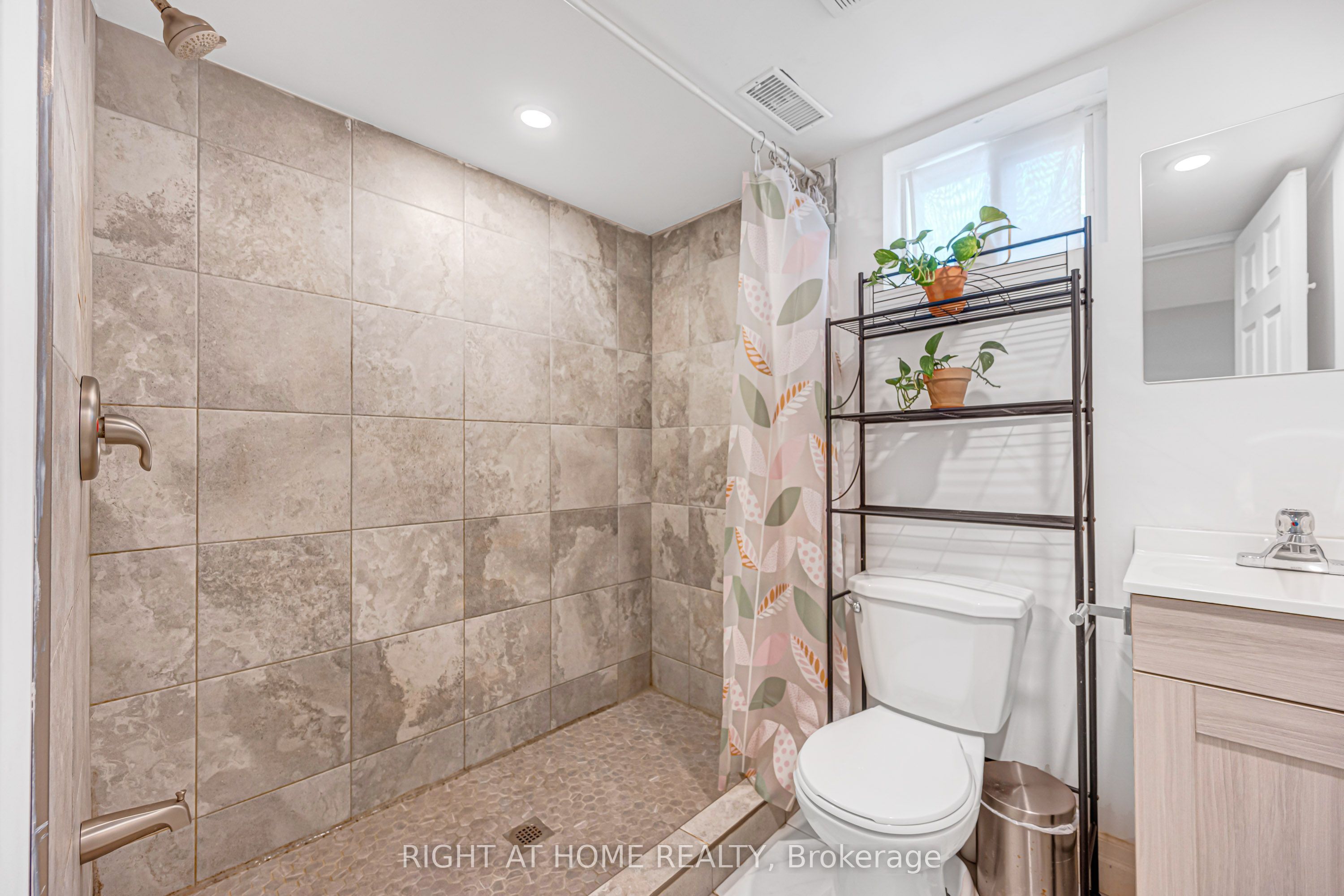 121 Hearst Circle Property Photo 38