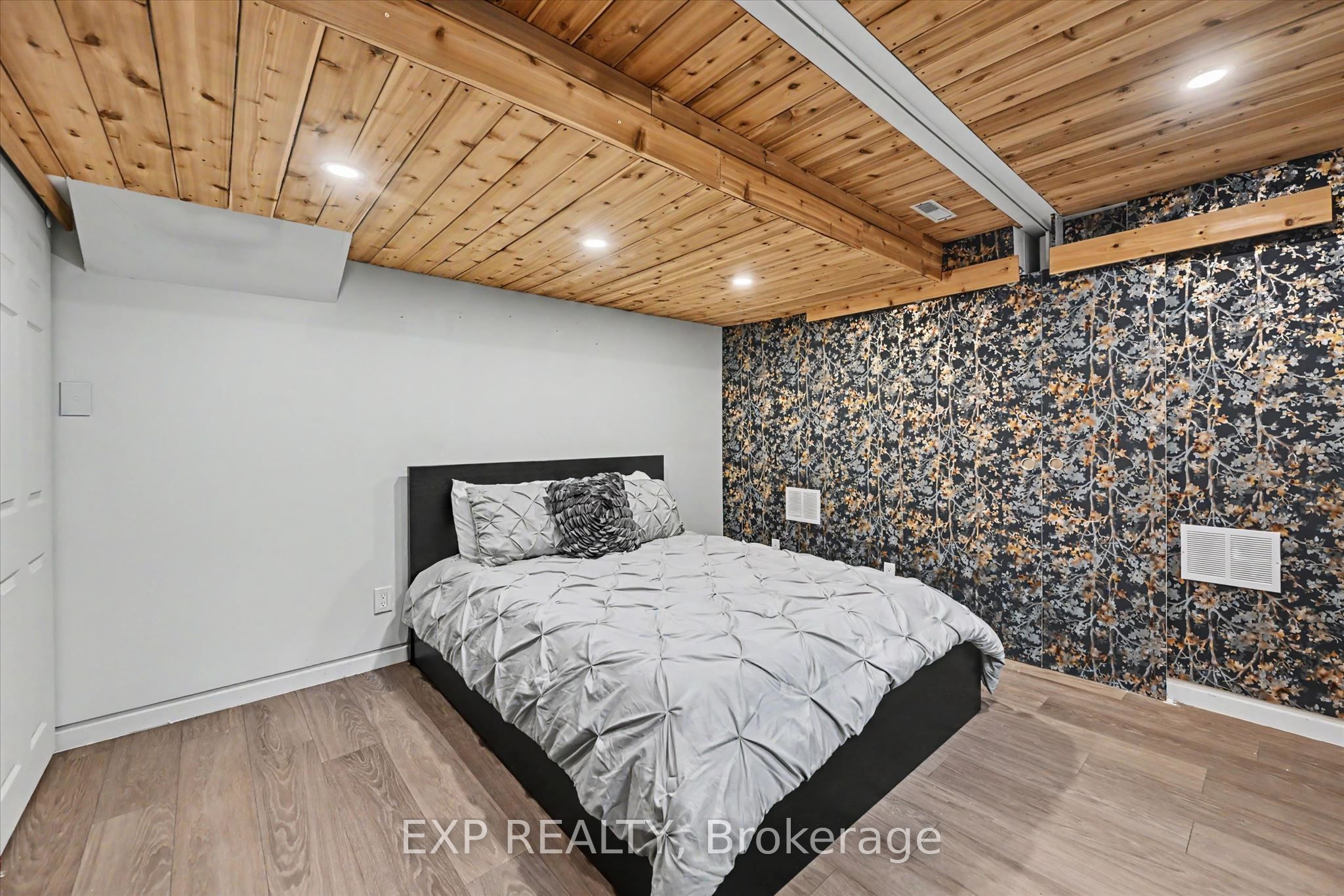 2376 Oakhaven Drive Property Photo 35