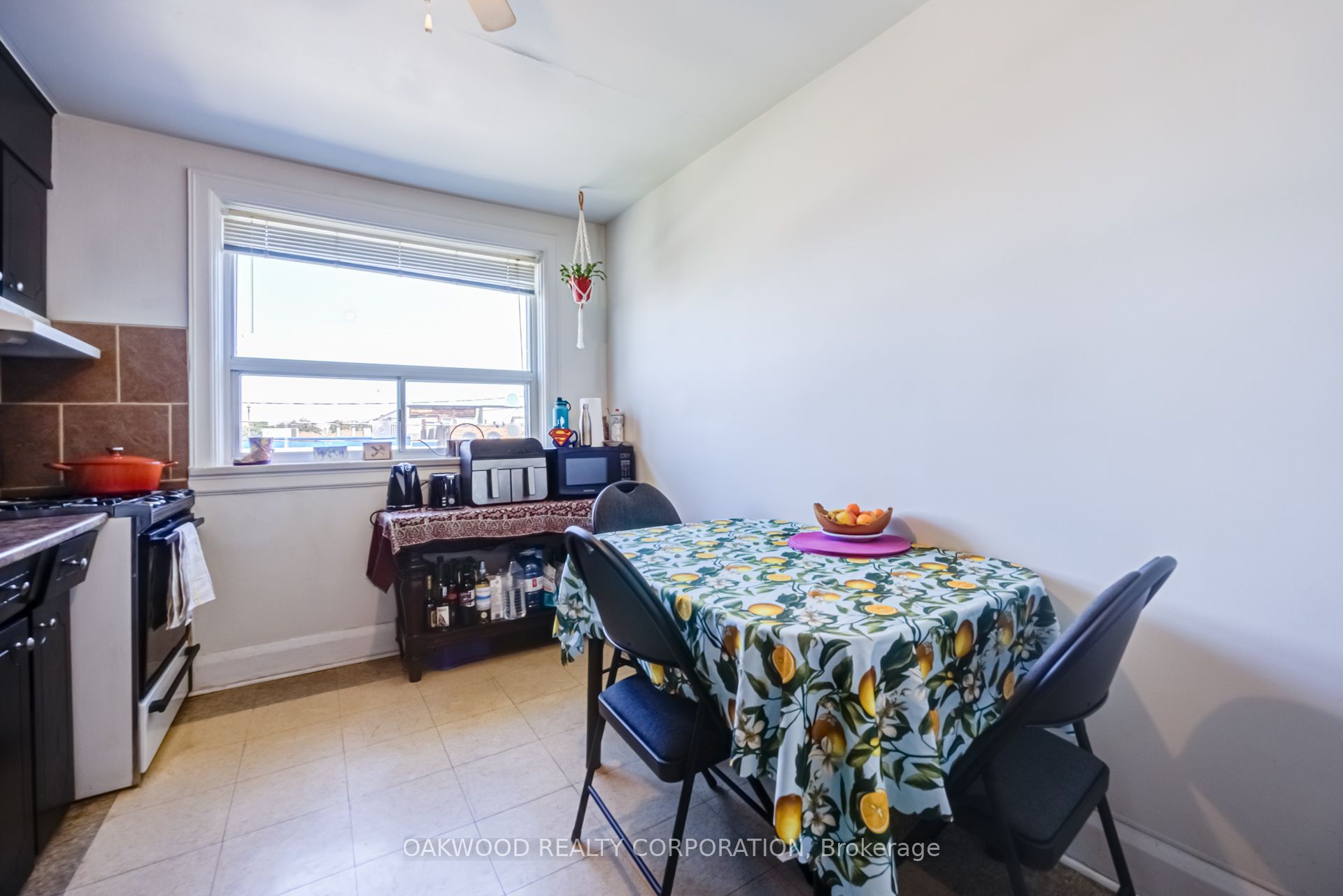 2449 St Clair Avenue W Property Photo 23
