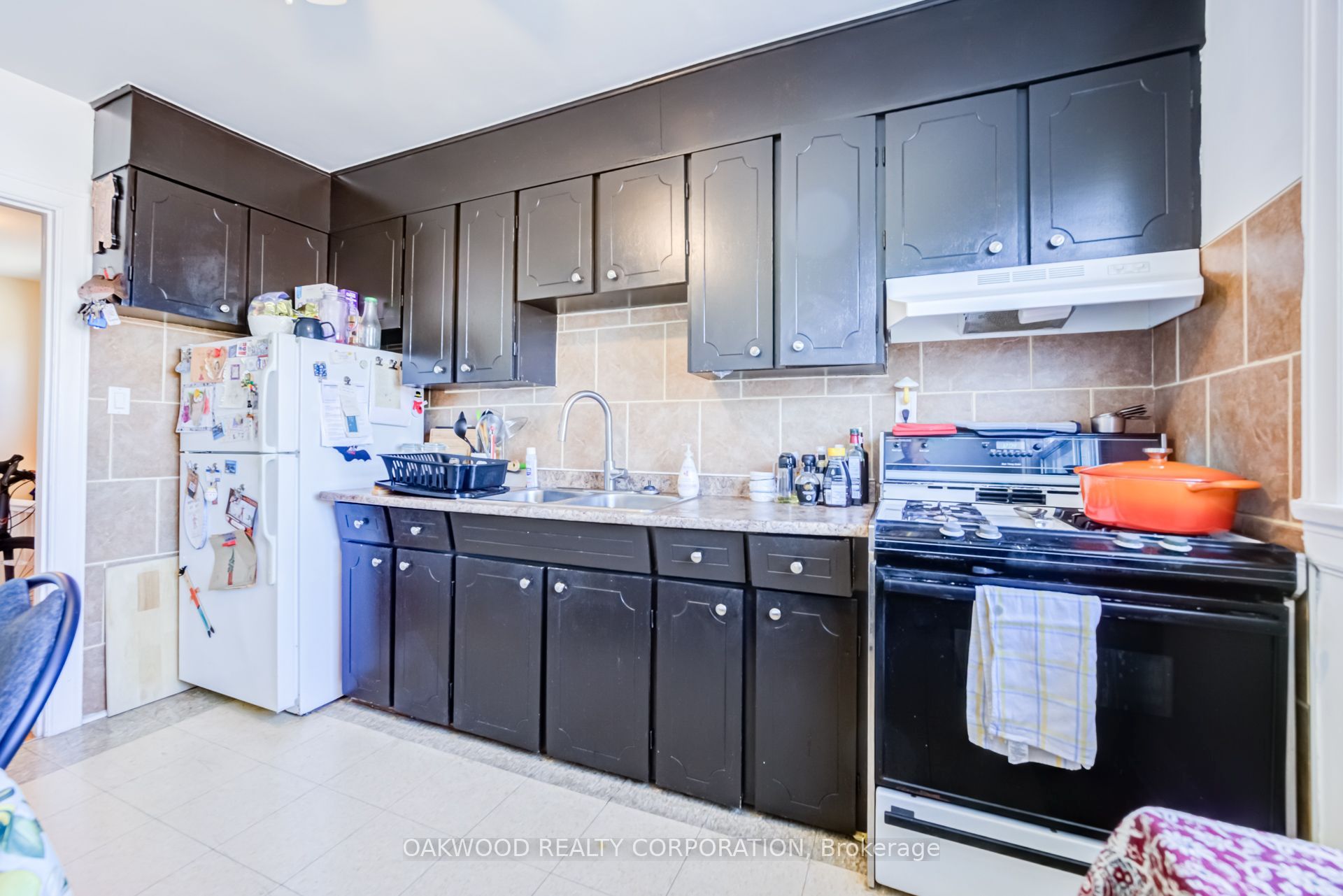 2449 St Clair Avenue W Property Photo 25