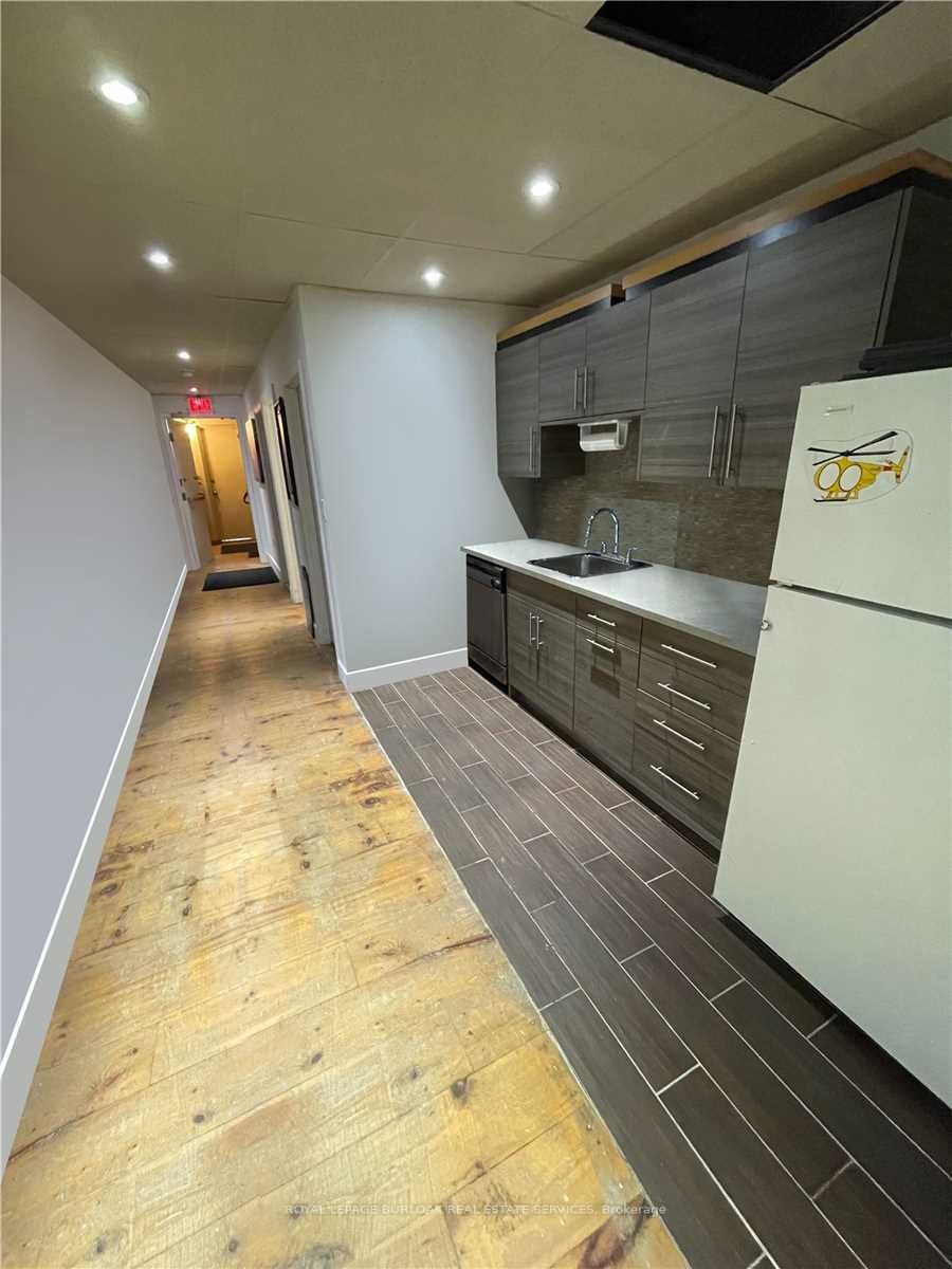453 Brant Street Property Photo 7