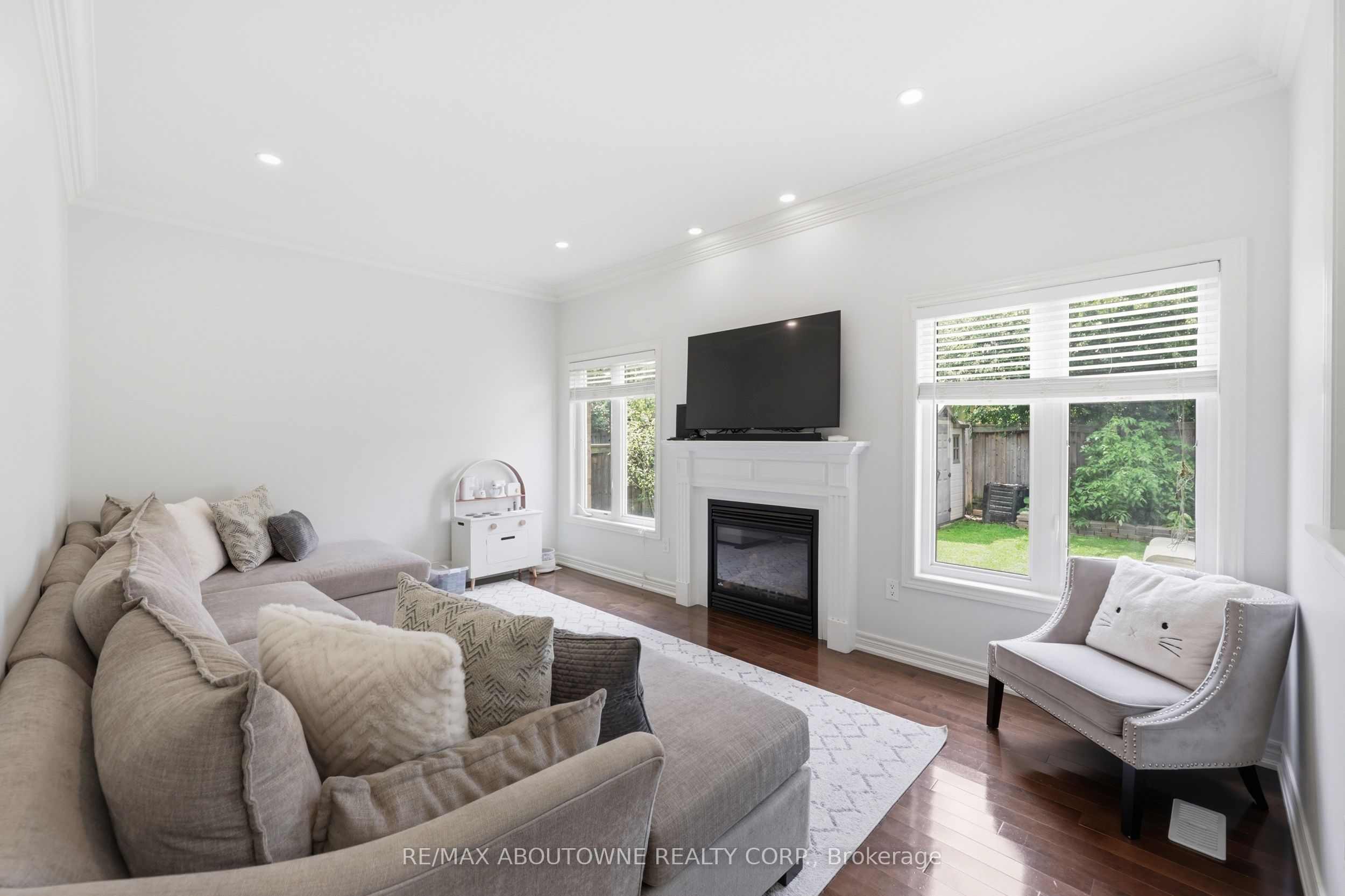 738 Fourth Line Property Photo 10