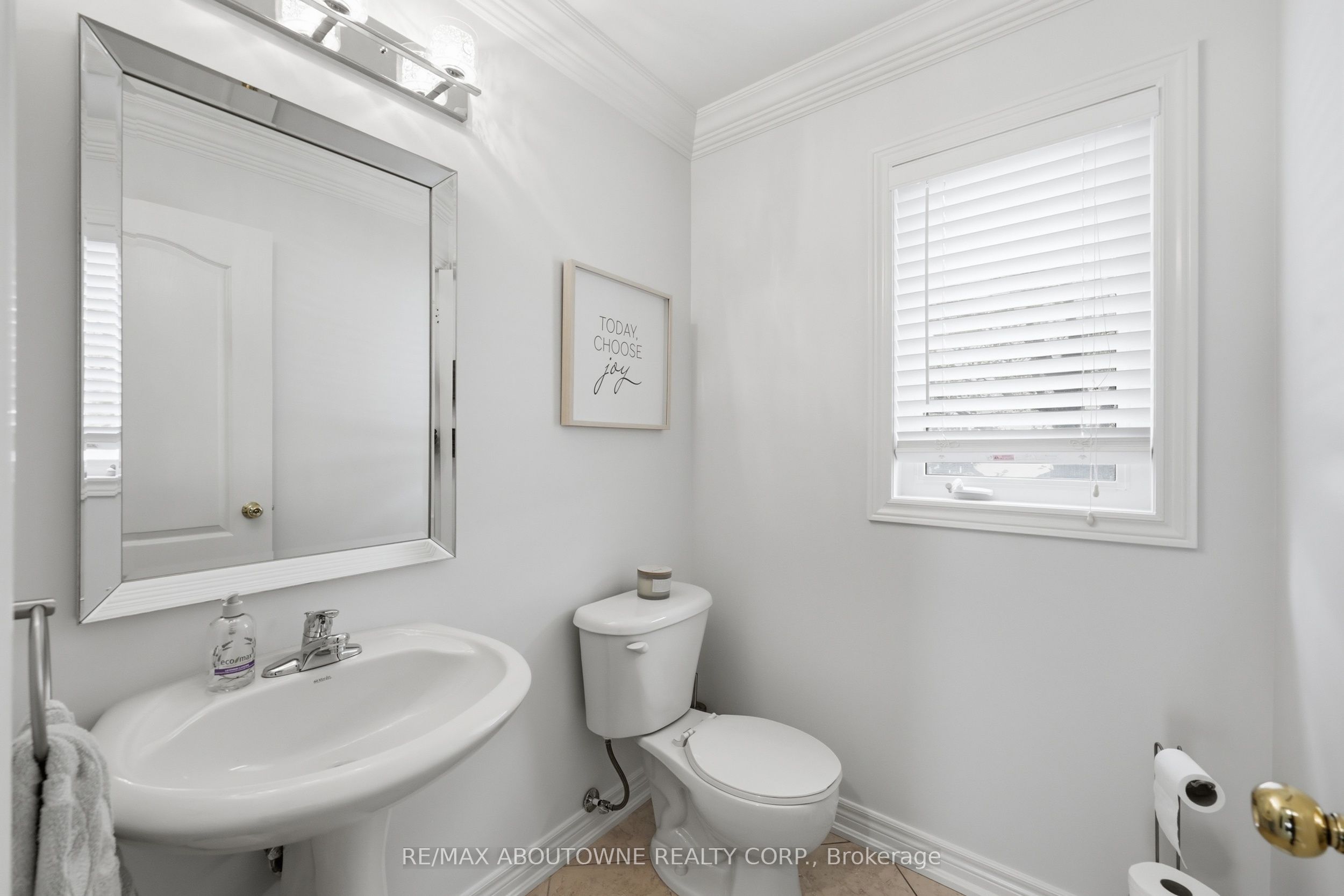 738 Fourth Line Property Photo 30