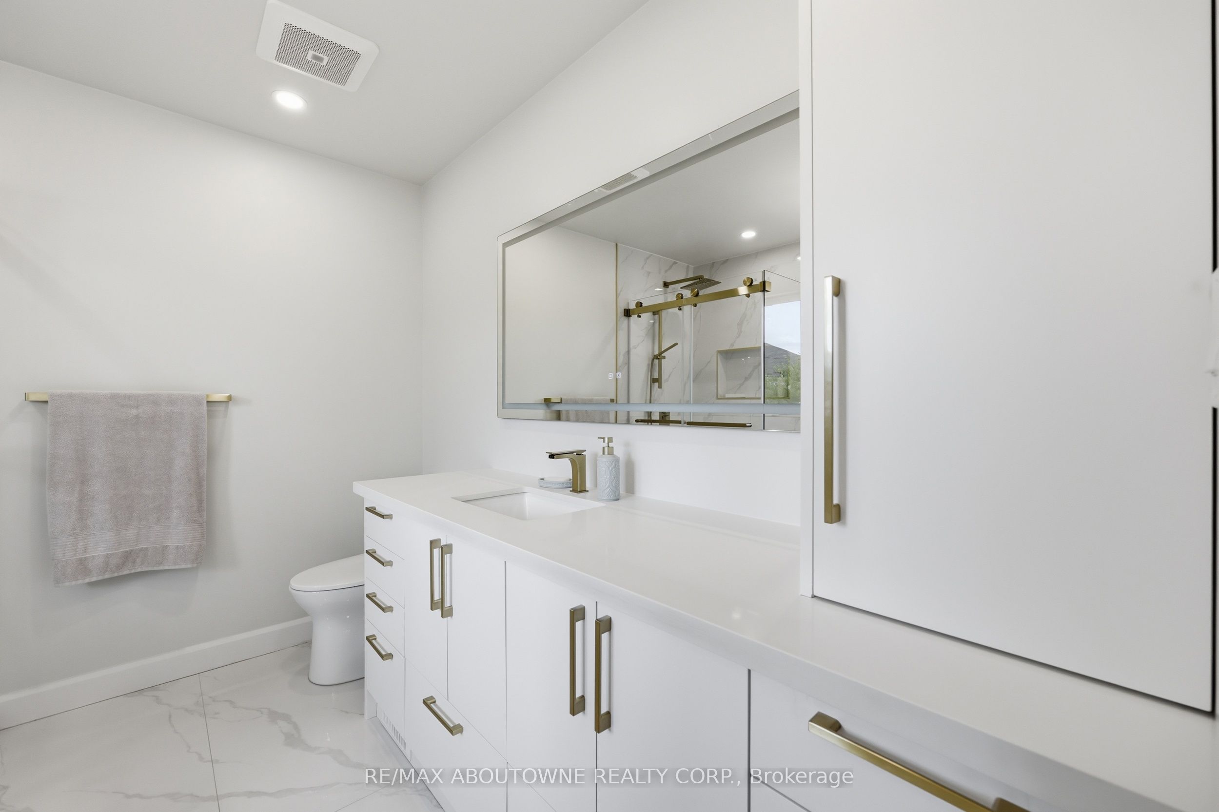 738 Fourth Line Property Photo 32