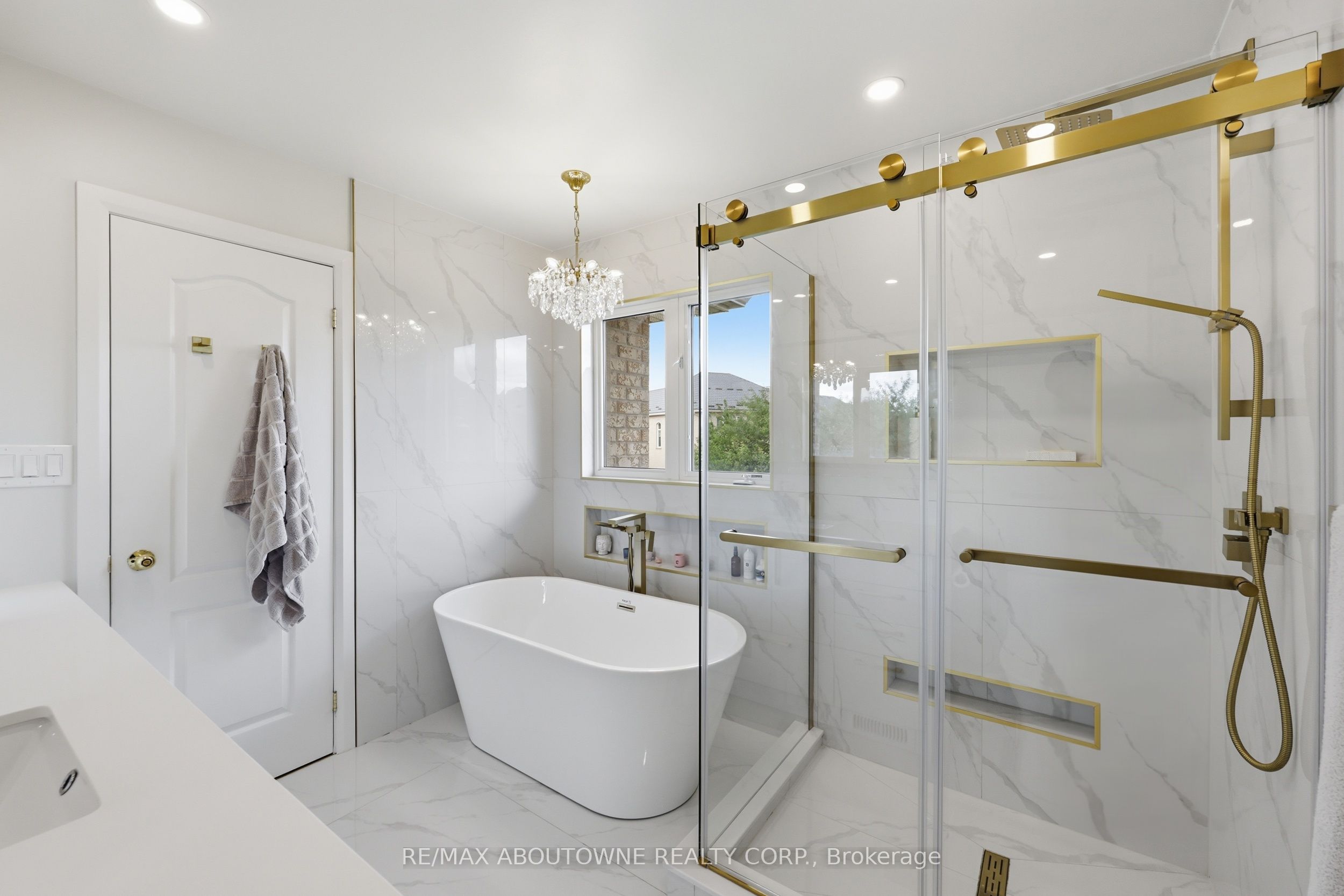 738 Fourth Line Property Photo 34