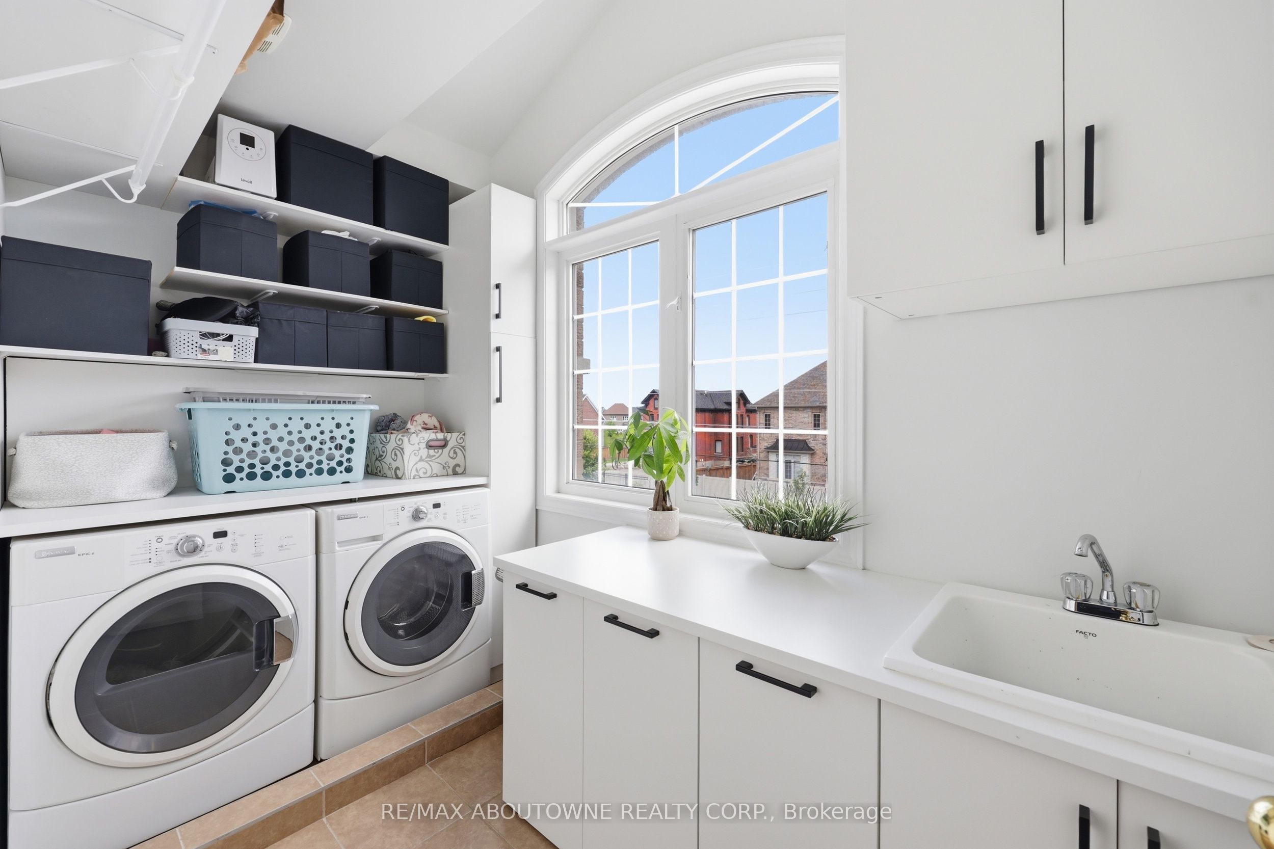 738 Fourth Line Property Photo 38