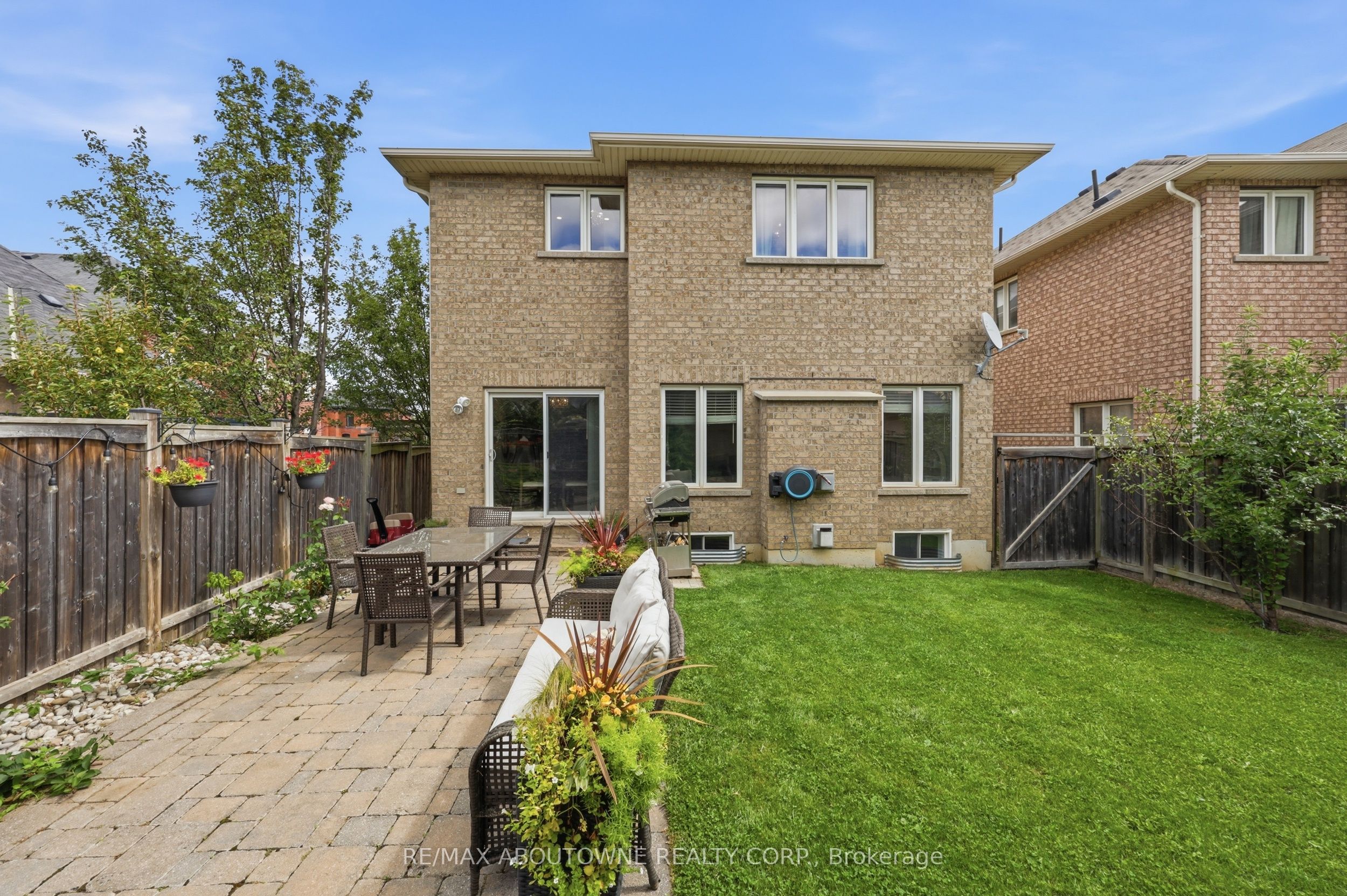 738 Fourth Line Property Photo 44