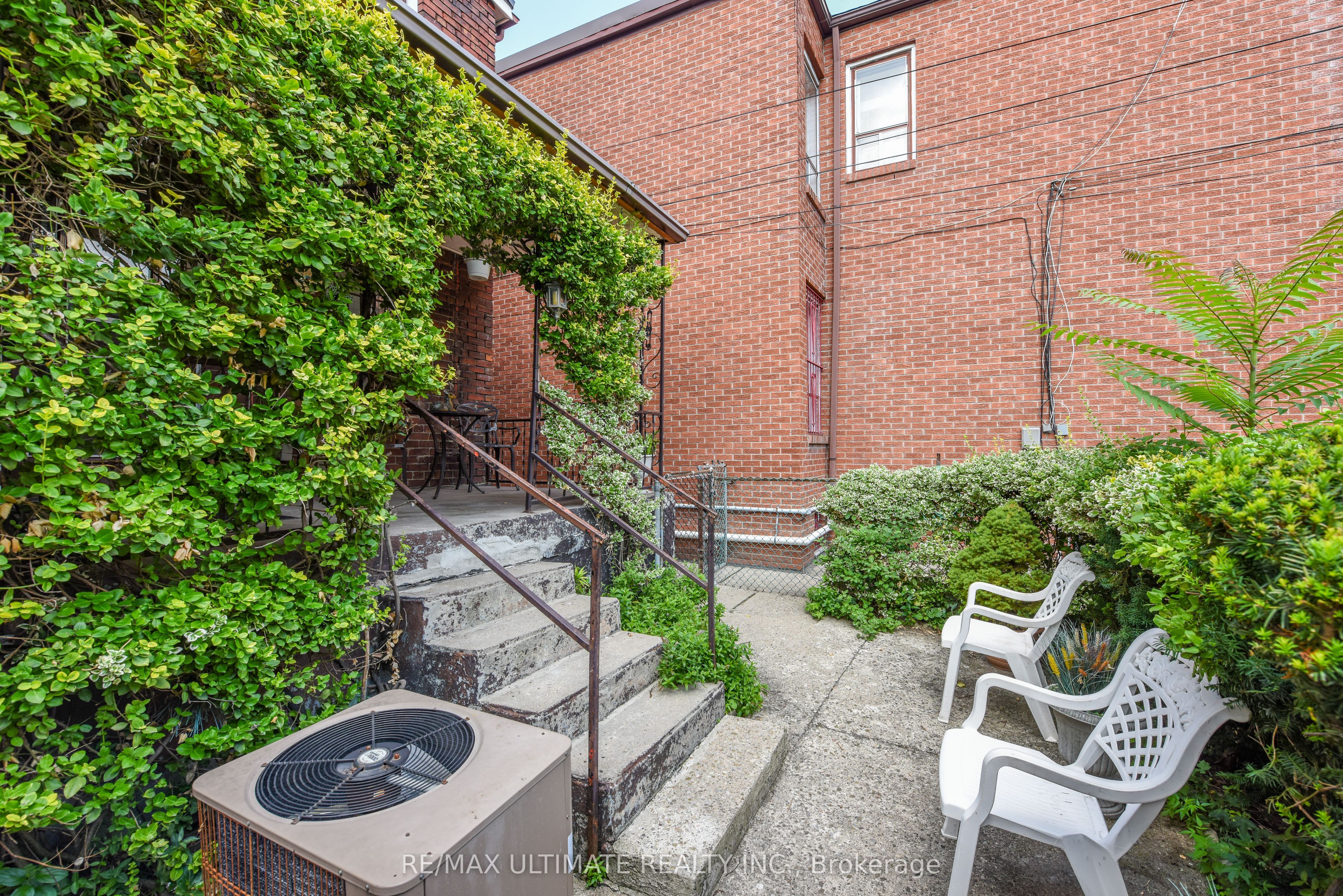 127 Salem Avenue Property Photo 6