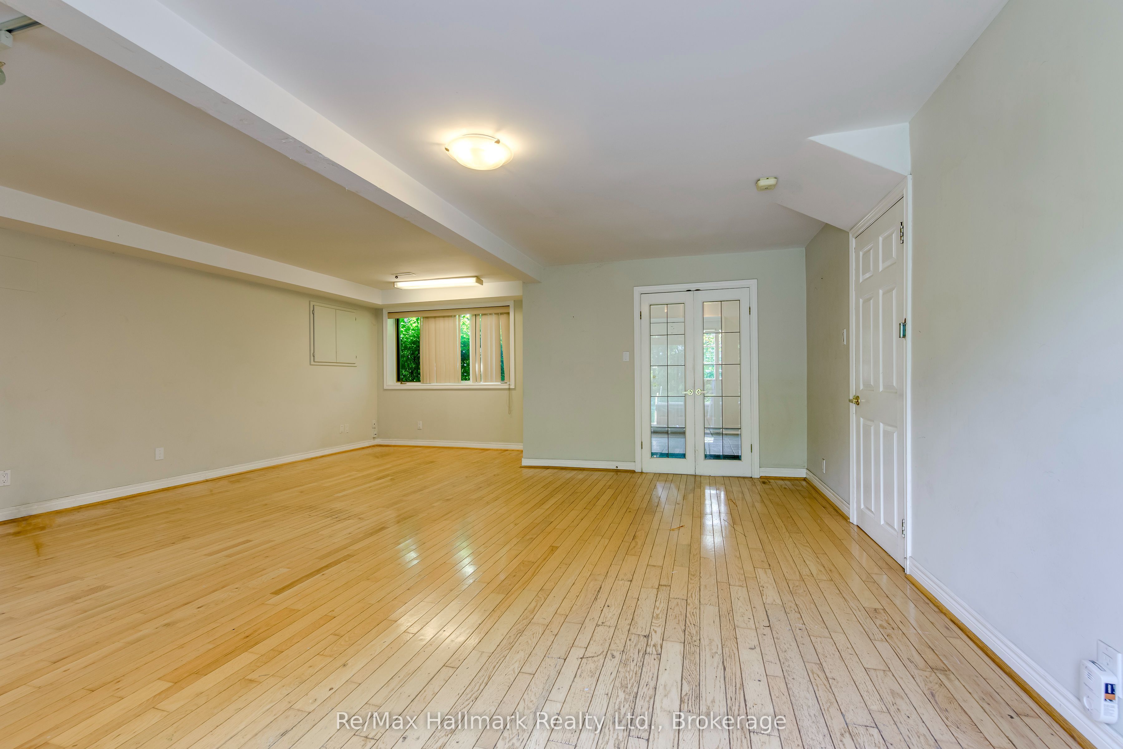 235 Tweedsdale Crescent Property Photo 6