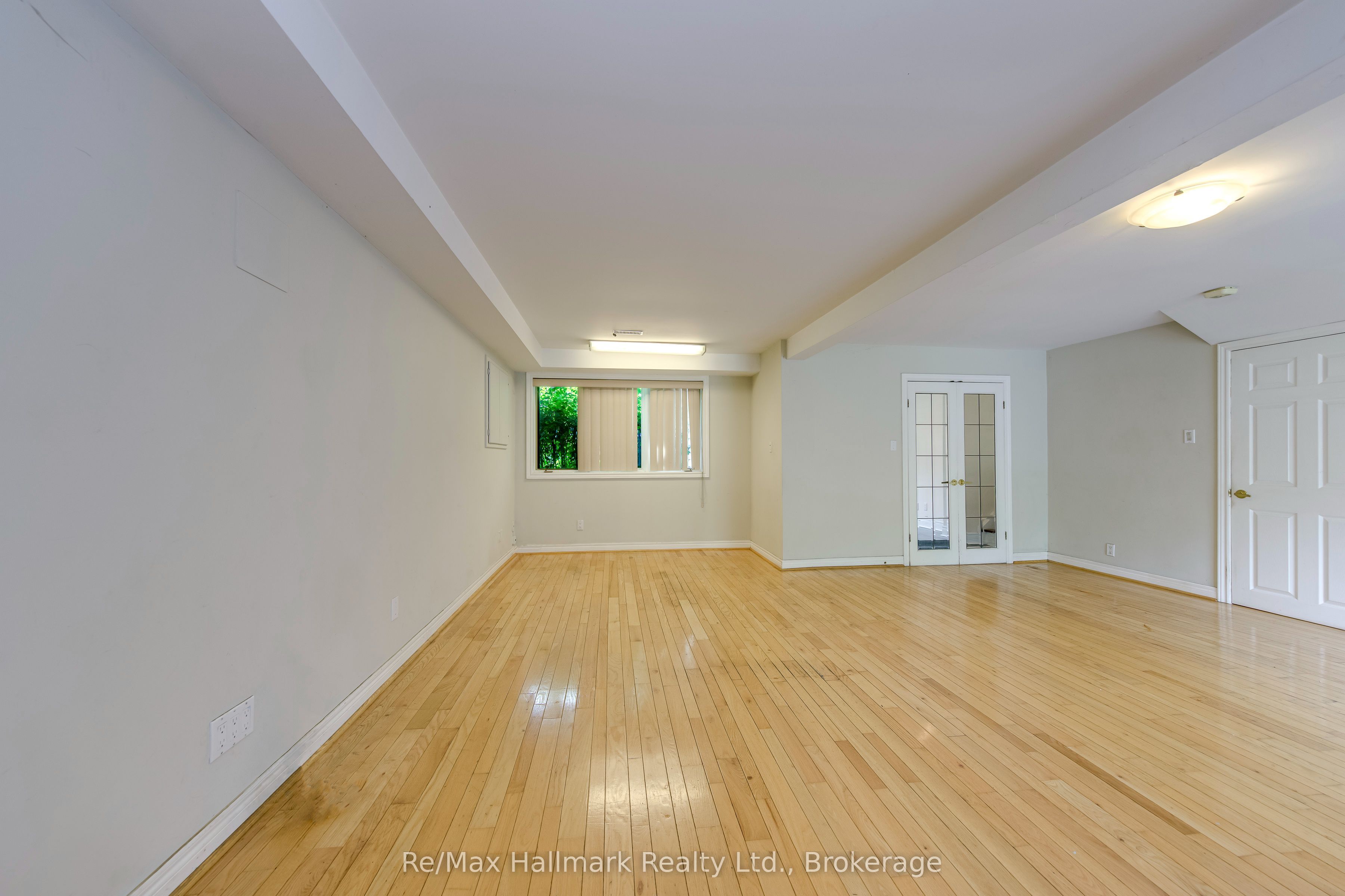 235 Tweedsdale Crescent Property Photo 8