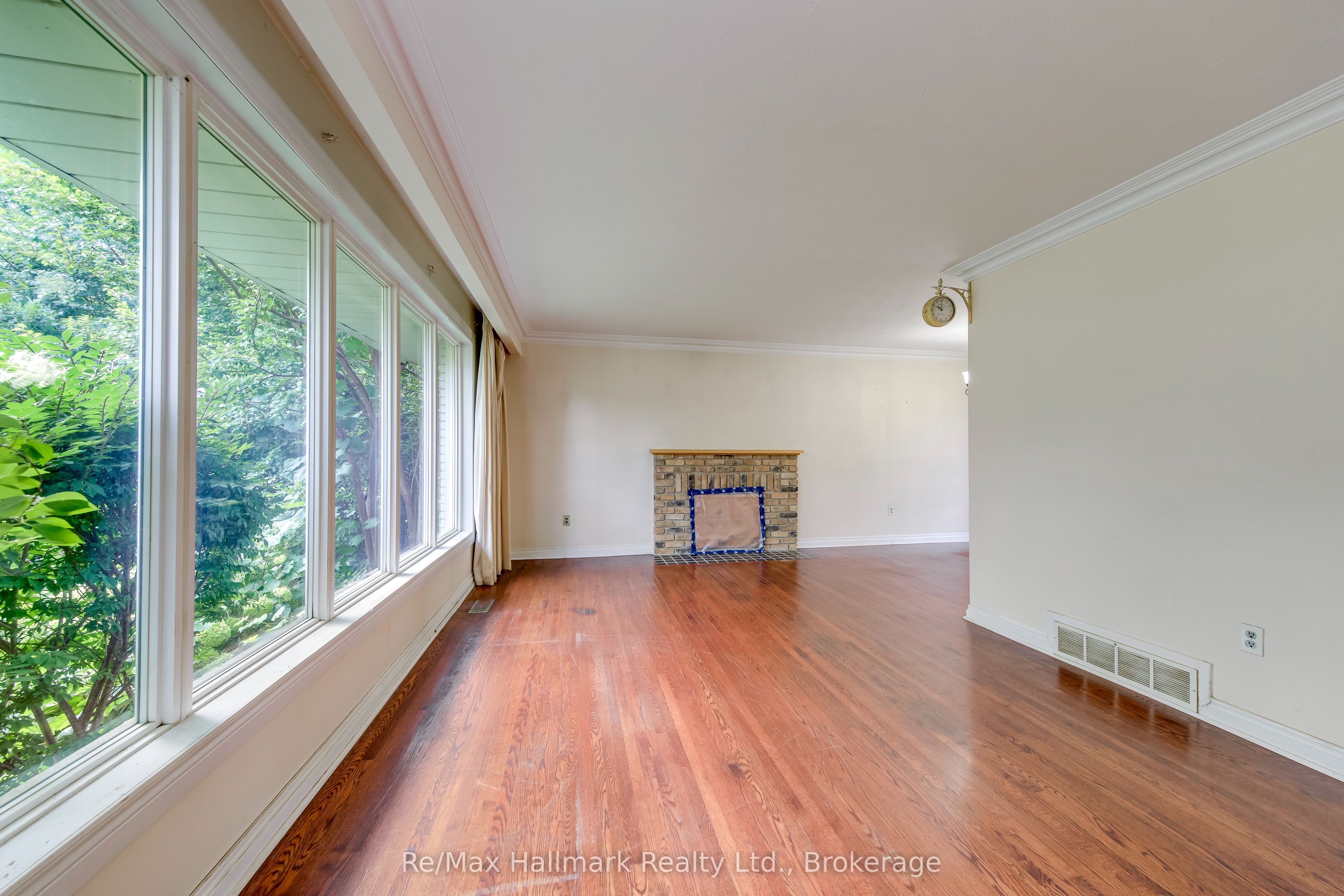 235 Tweedsdale Crescent Property Photo 9