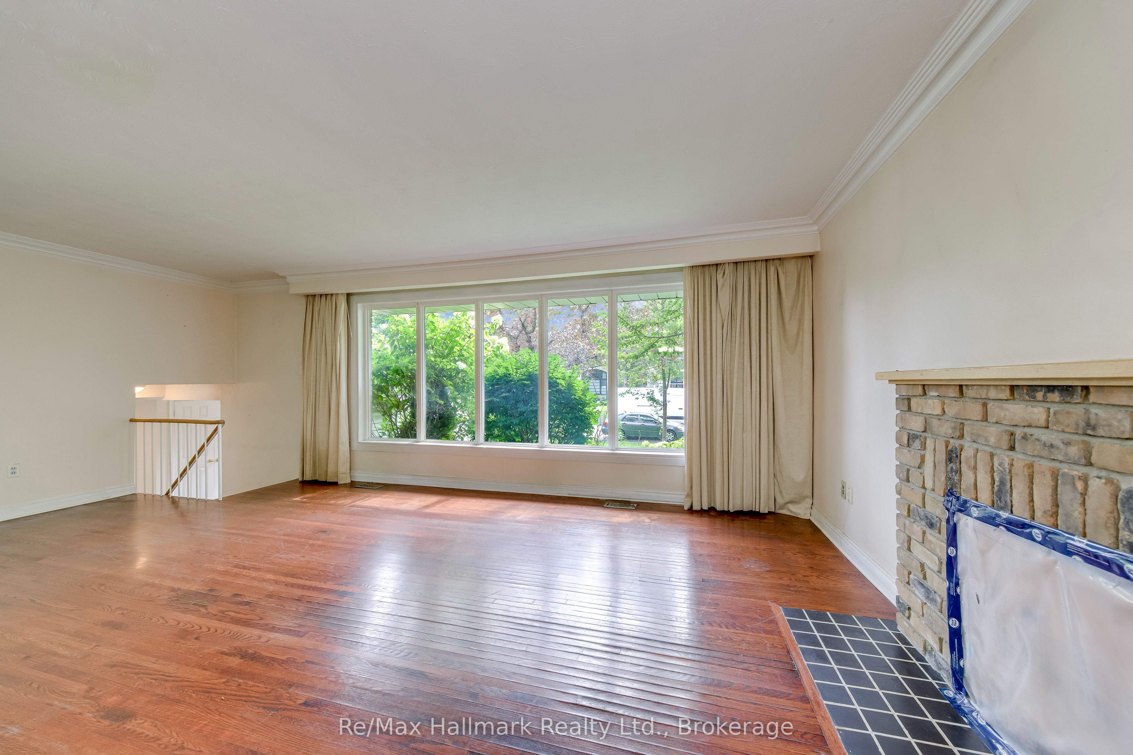 235 Tweedsdale Crescent Property Photo 10