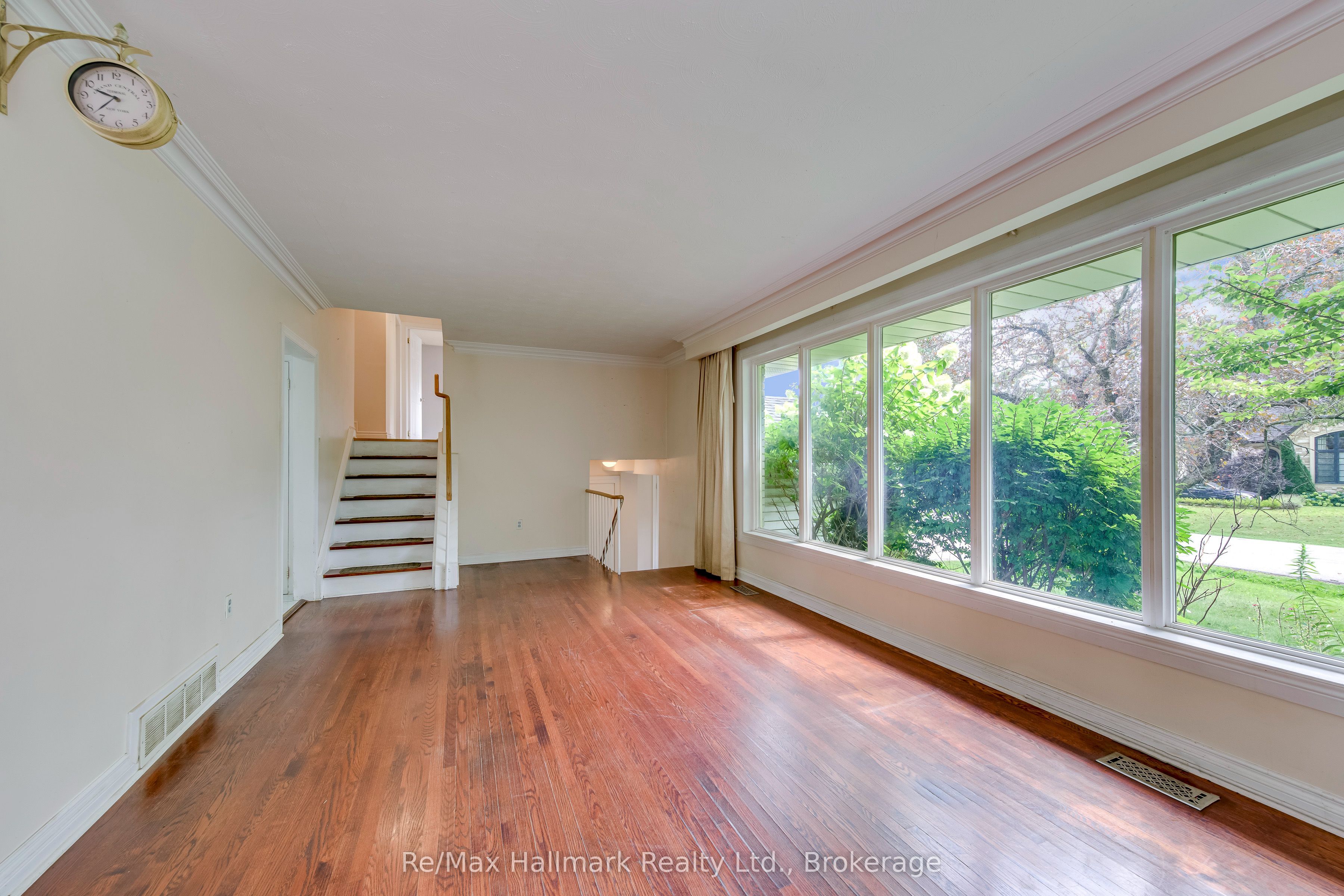 235 Tweedsdale Crescent Property Photo 11