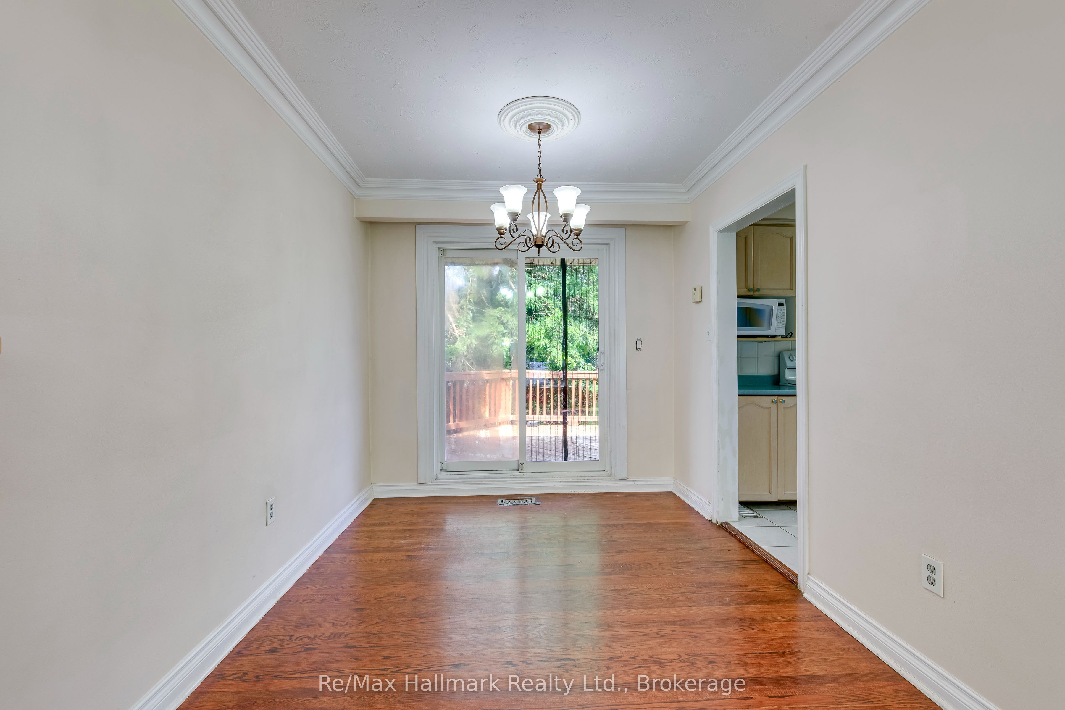 235 Tweedsdale Crescent Property Photo 13