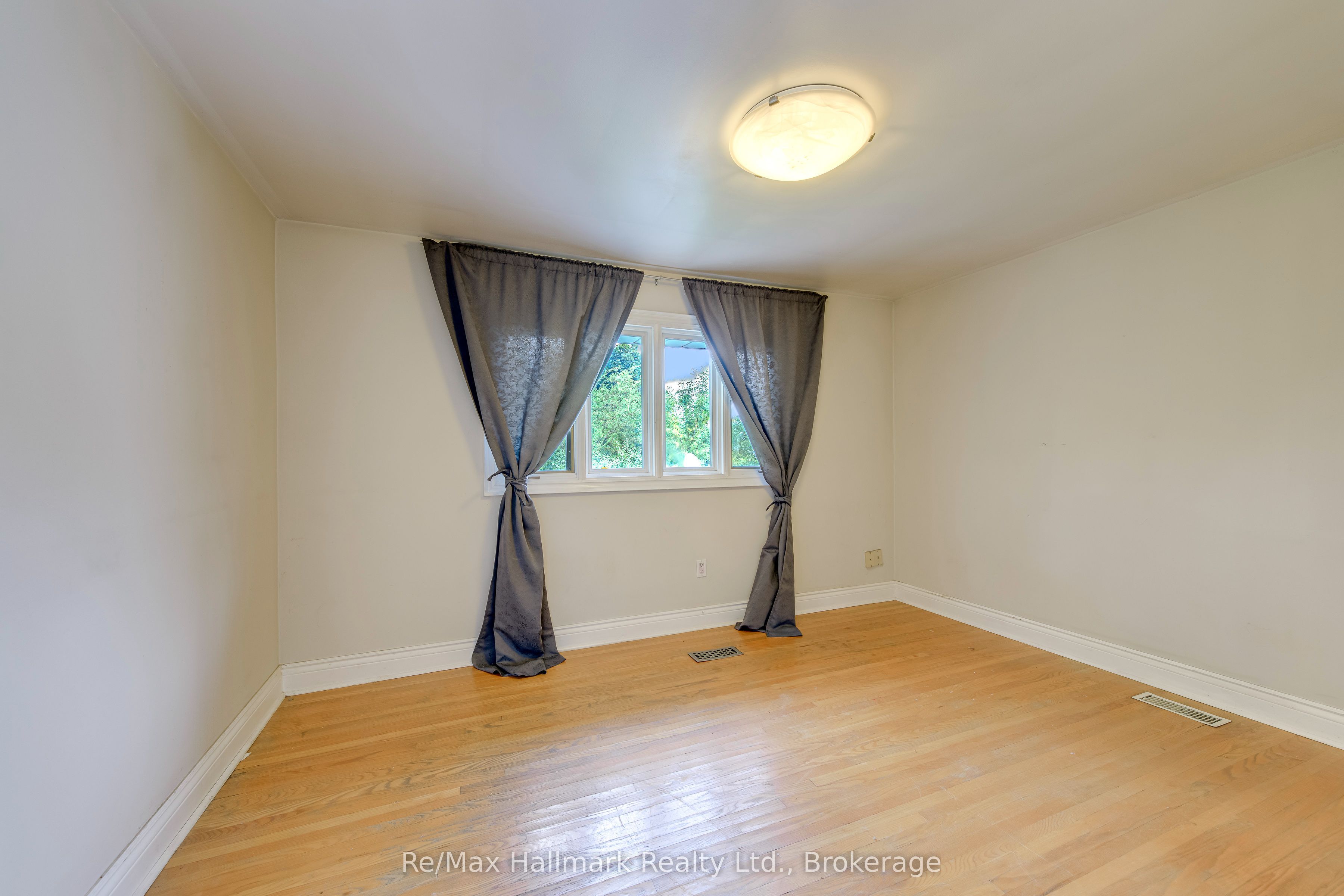 235 Tweedsdale Crescent Property Photo 19