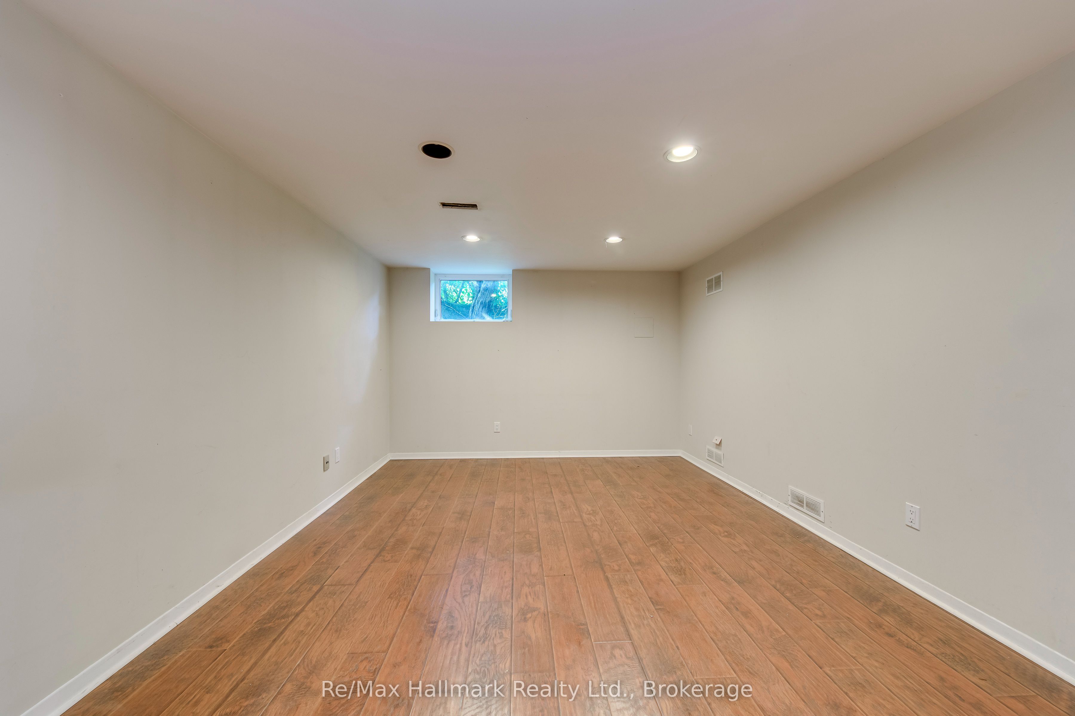 235 Tweedsdale Crescent Property Photo 28