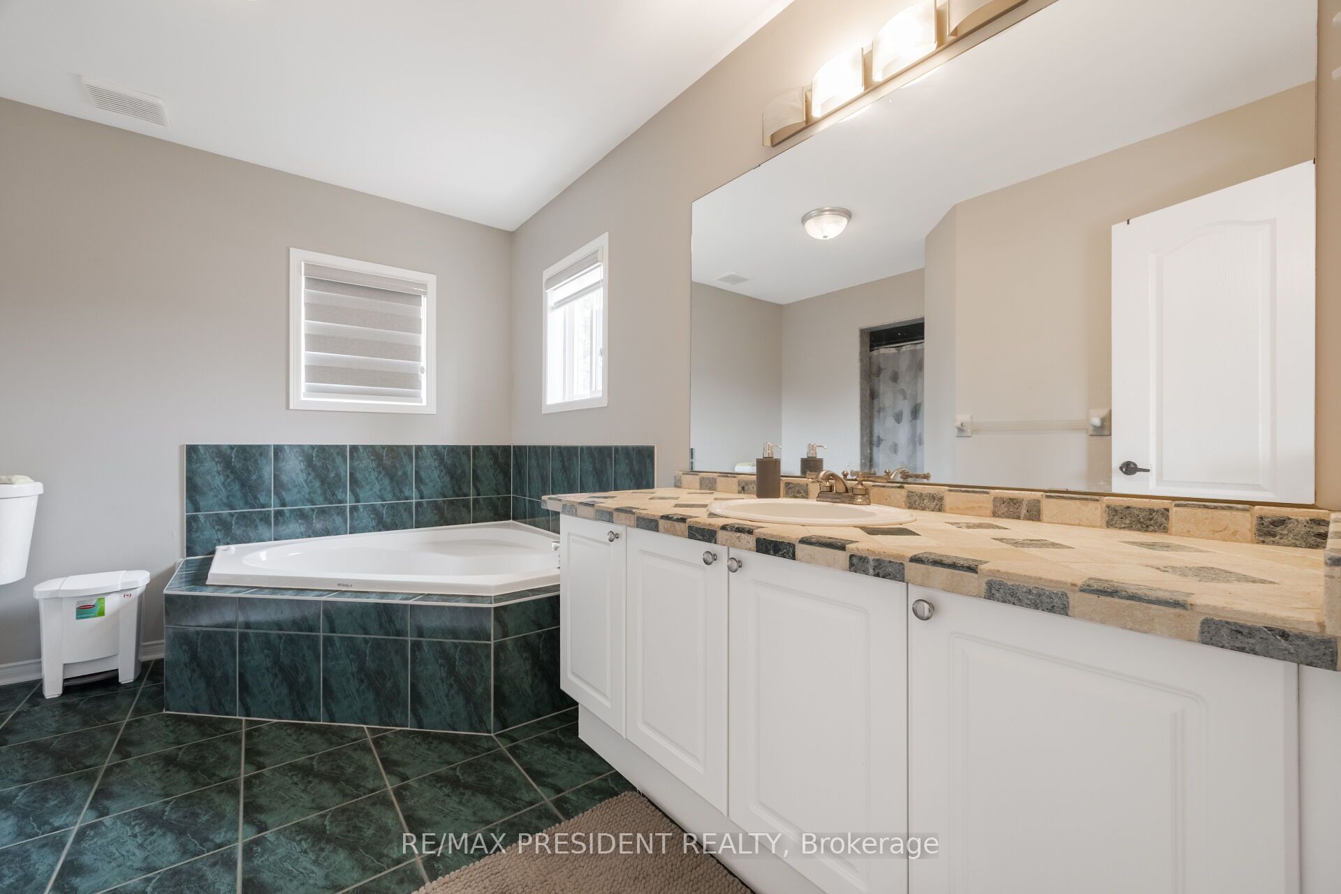 14 Baybrook Road Property Photo 29