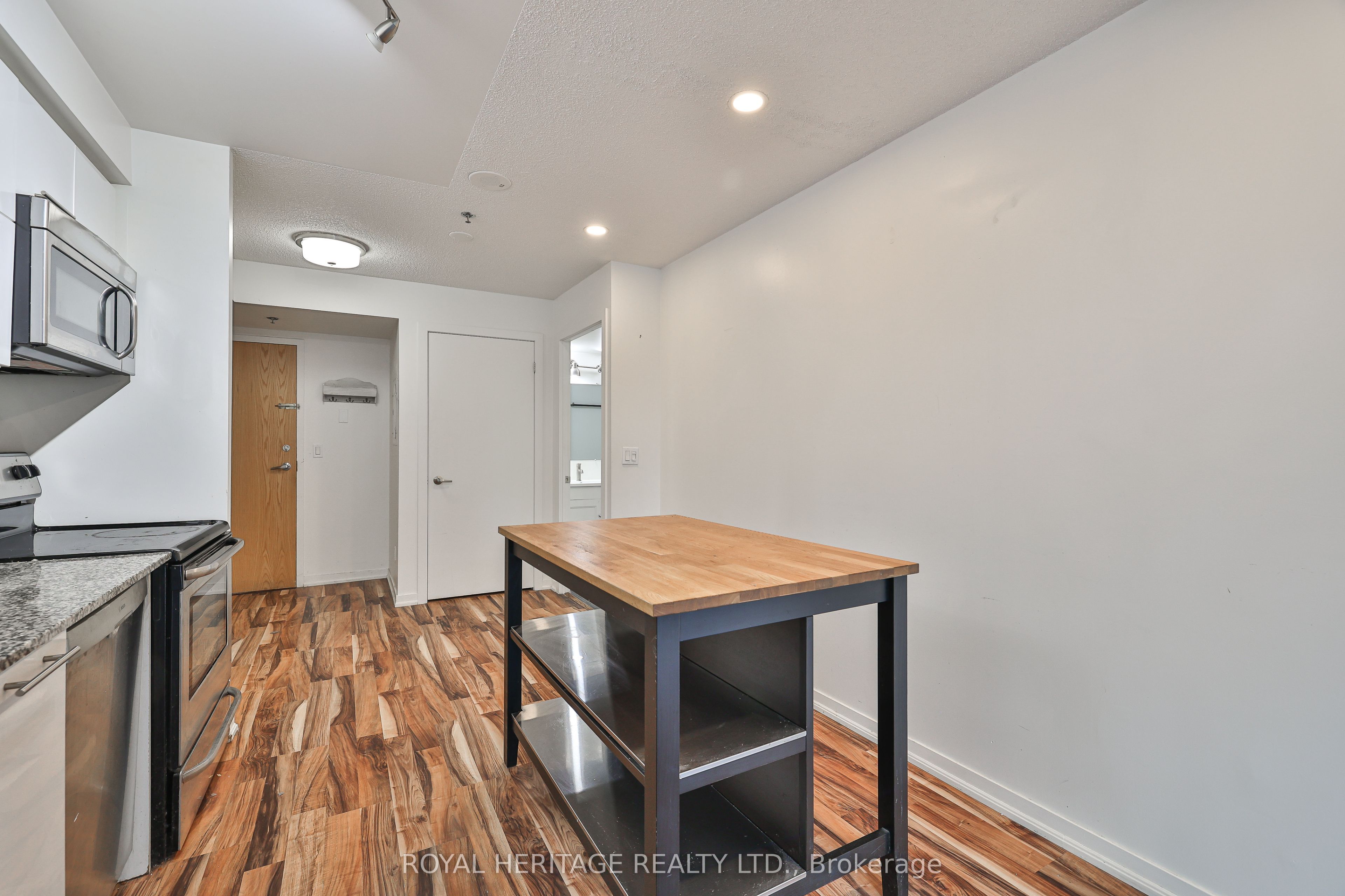 38 Joe Shuster Way 104 Property Photo 5