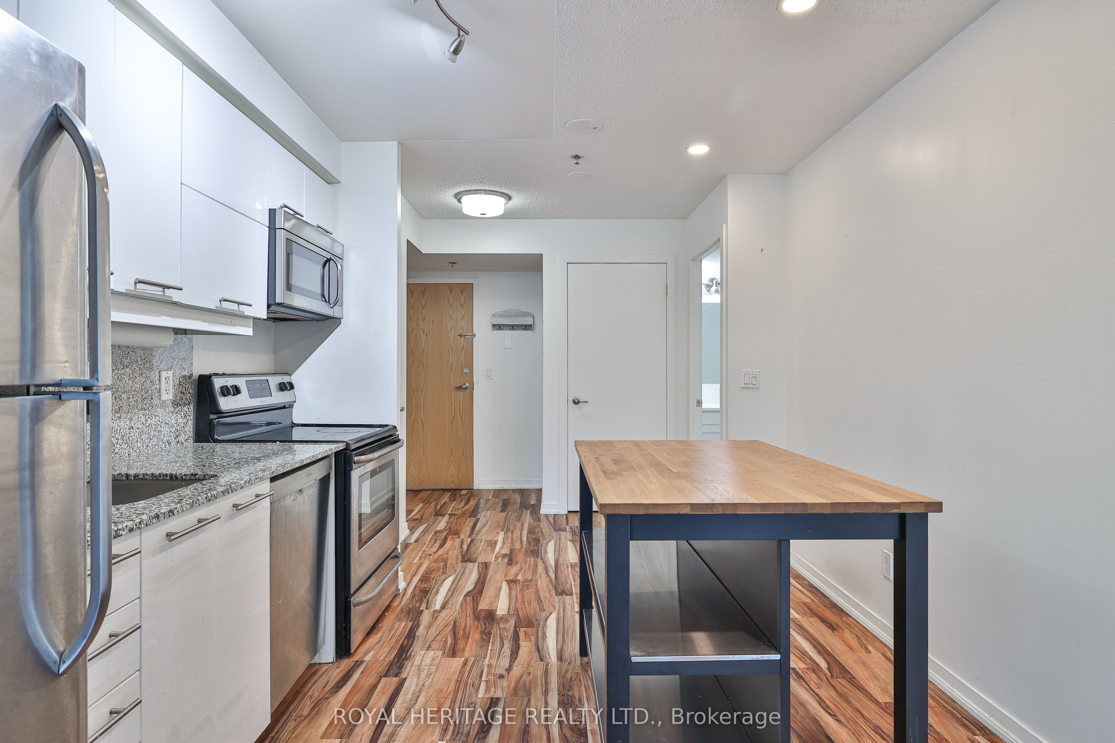 38 Joe Shuster Way 104 Property Photo 10