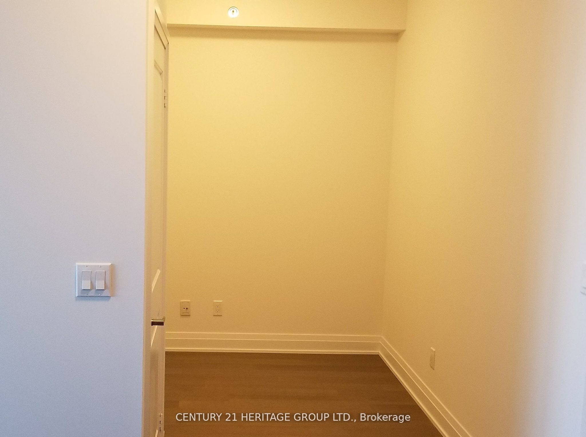 55 Speers Road 1706 Property Photo 10