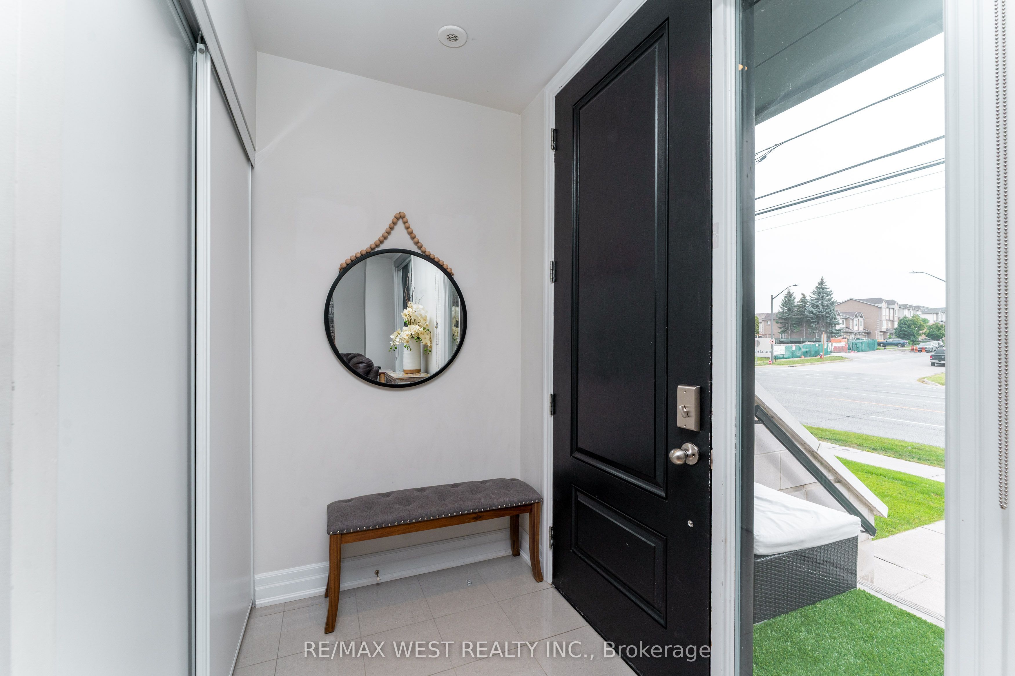 1180 Cawthra Road 105 Property Photo 9