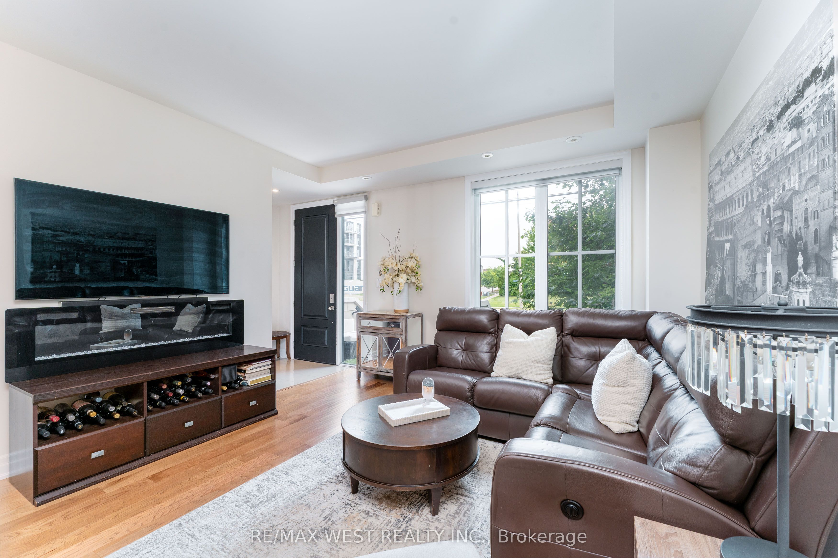 1180 Cawthra Road 105 Property Photo 12