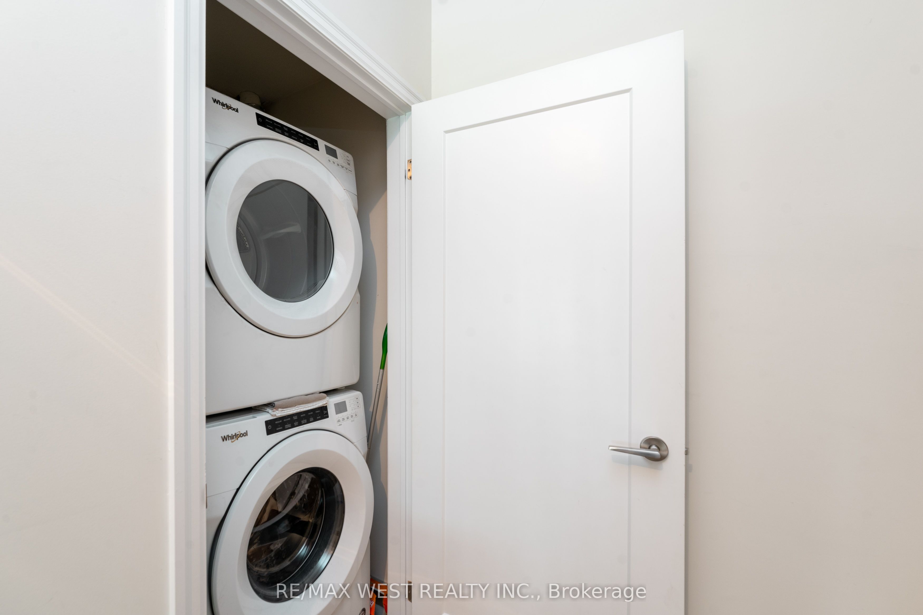 1180 Cawthra Road 105 Property Photo 19