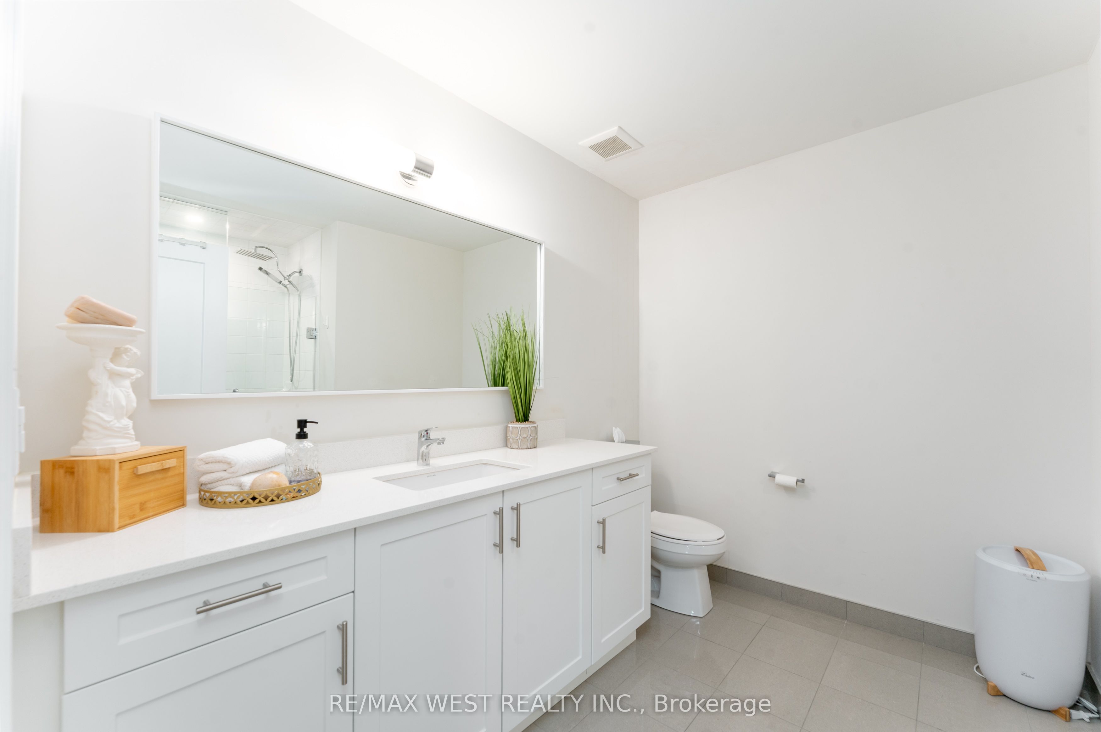 1180 Cawthra Road 105 Property Photo 23