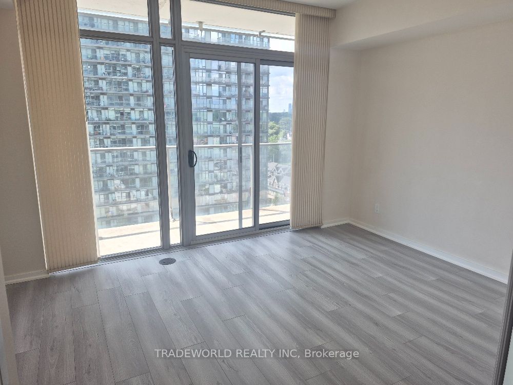 103 The Queensway 1107 Property Photo 6