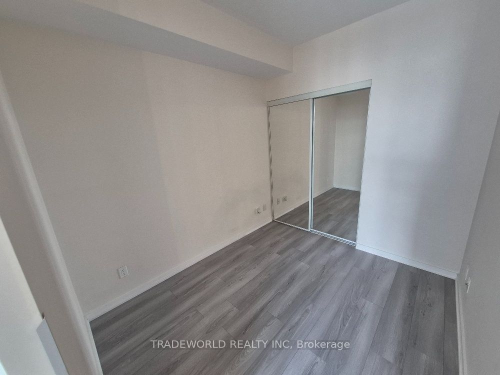 103 The Queensway 1107 Property Photo 8