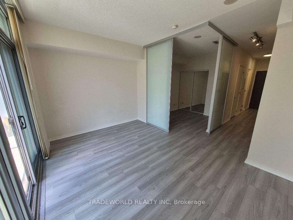 103 The Queensway 1107 Property Photo 9