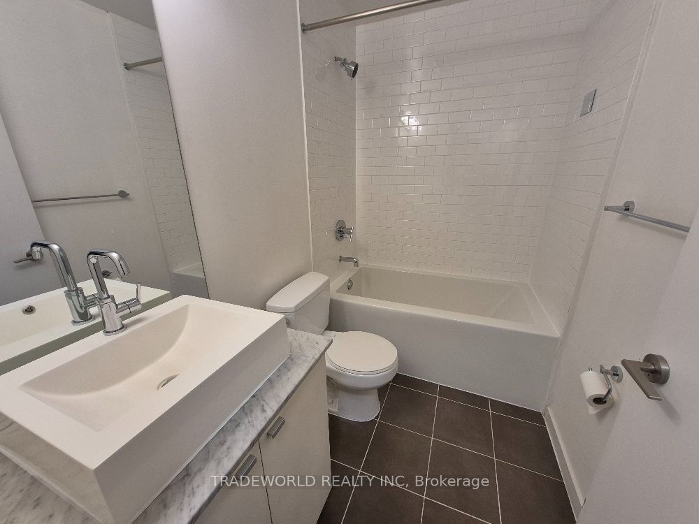 103 The Queensway 1107 Property Photo 11
