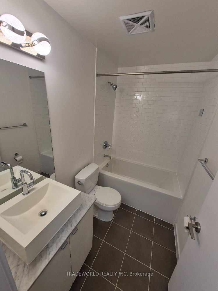 103 The Queensway 1107 Property Photo 12