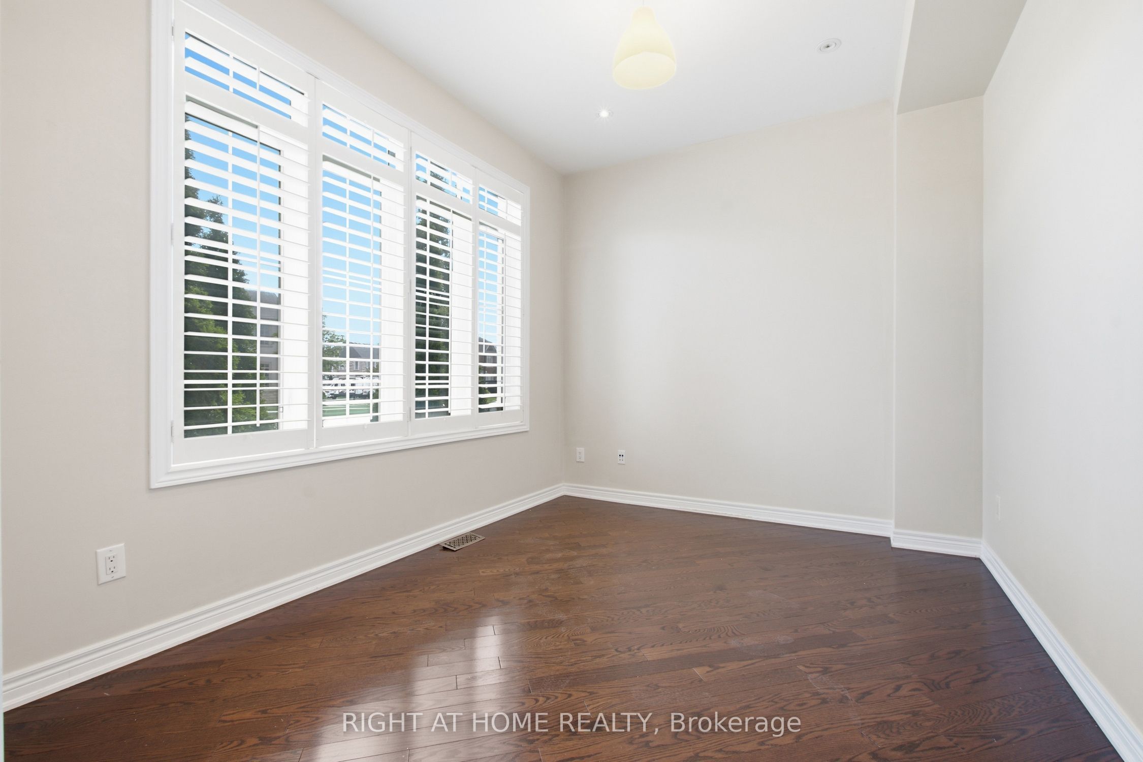 4713 Thomas Alton Boulevard Property Photo 5