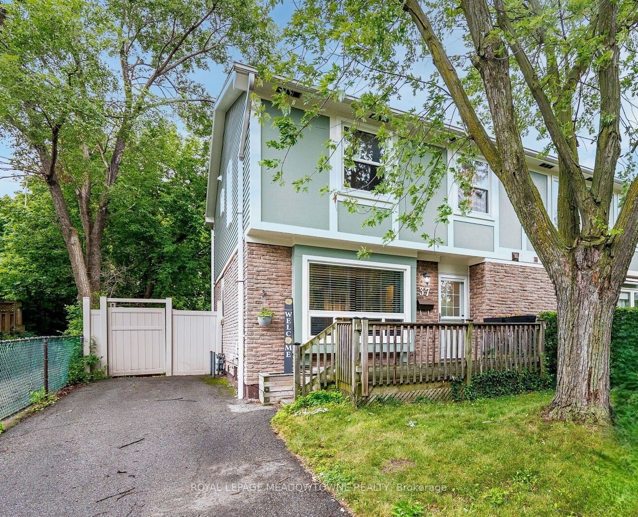 37 Salisbury Circle Property Photo 1