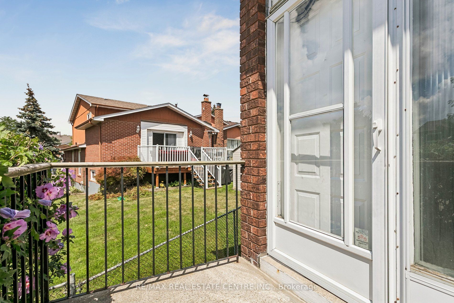 5 Hockley Path Property Photo 4