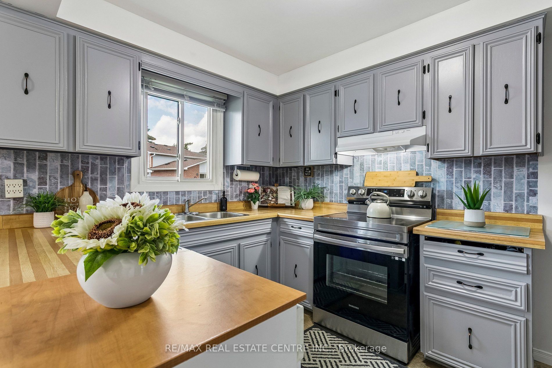 5 Hockley Path Property Photo 16