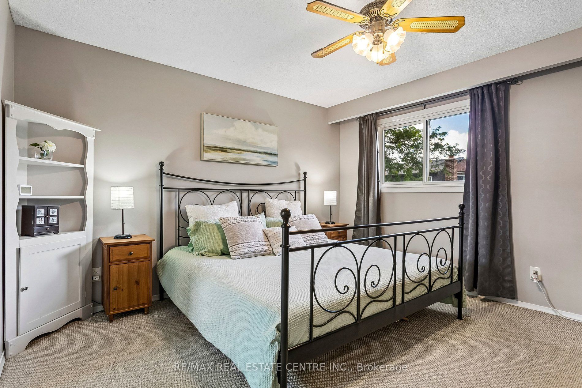 5 Hockley Path Property Photo 23