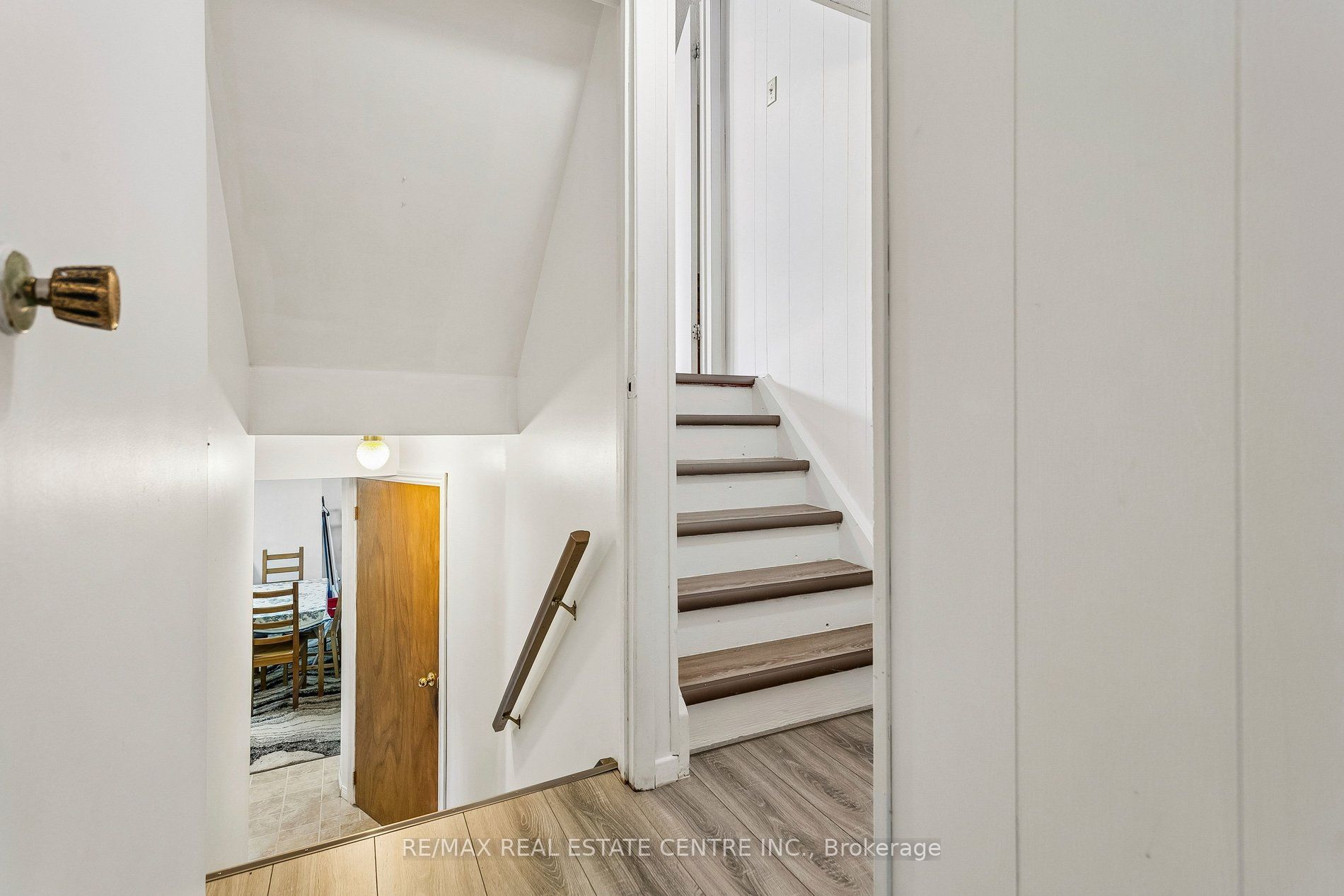 5 Hockley Path Property Photo 40