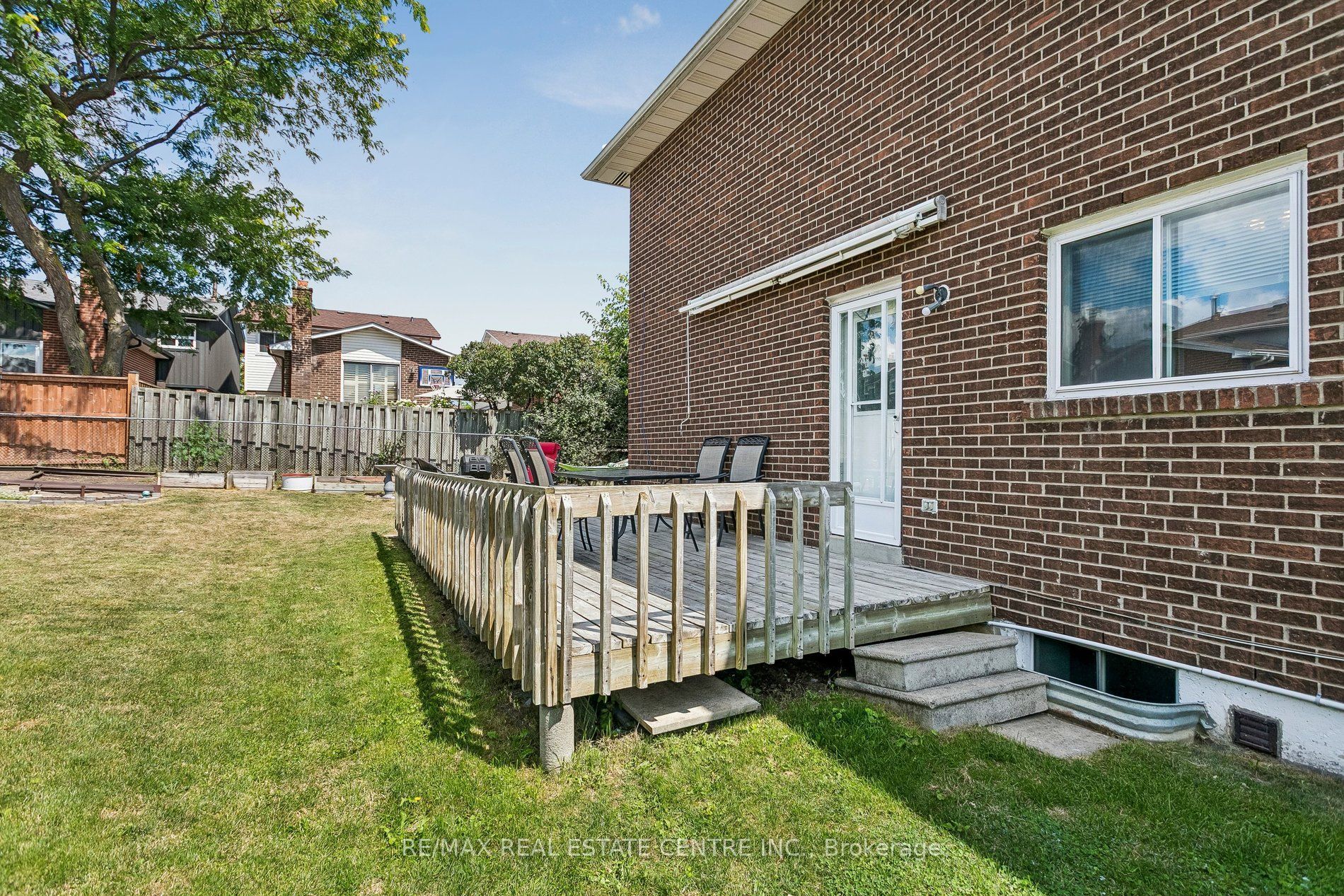 5 Hockley Path Property Photo 46