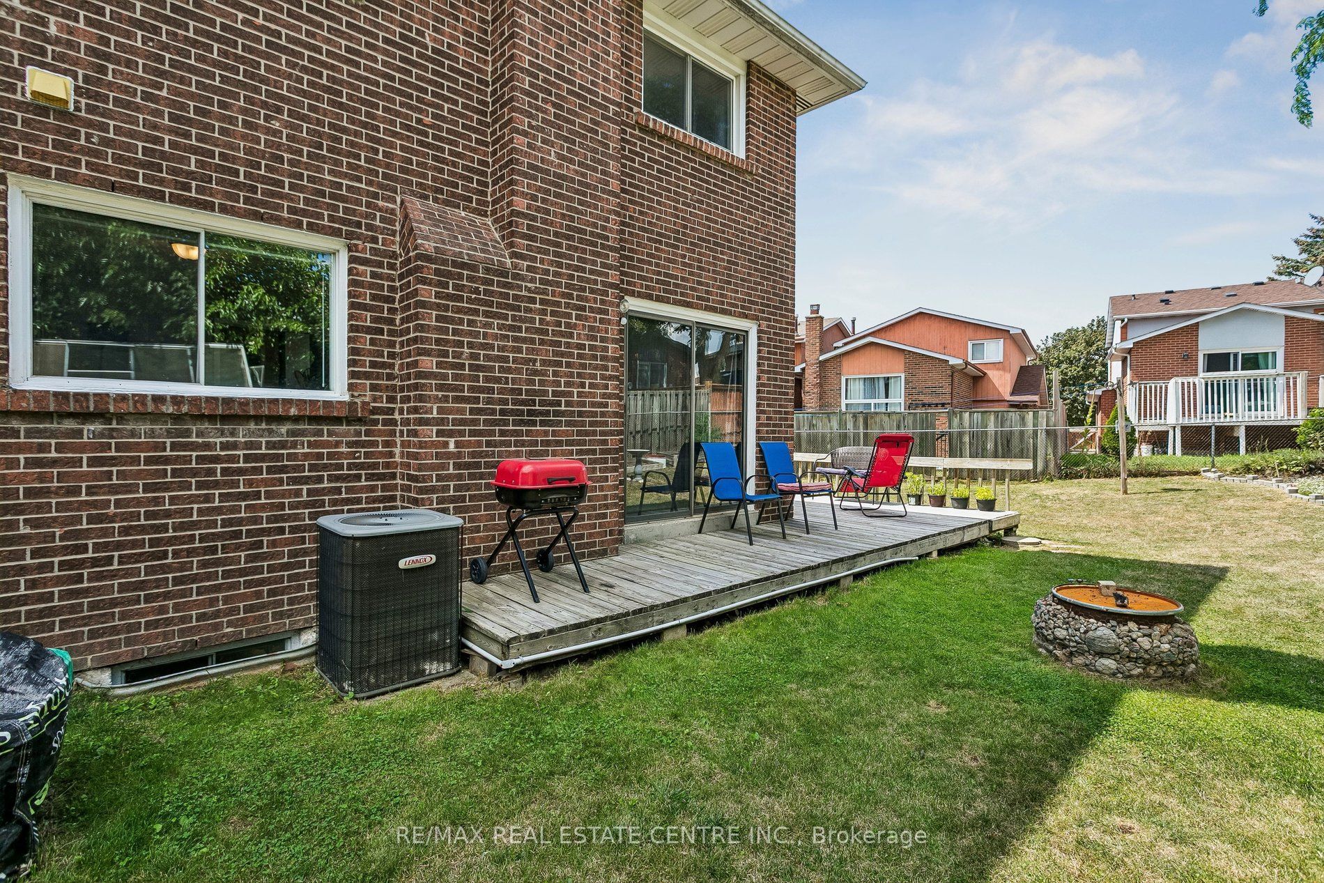 5 Hockley Path Property Photo 49