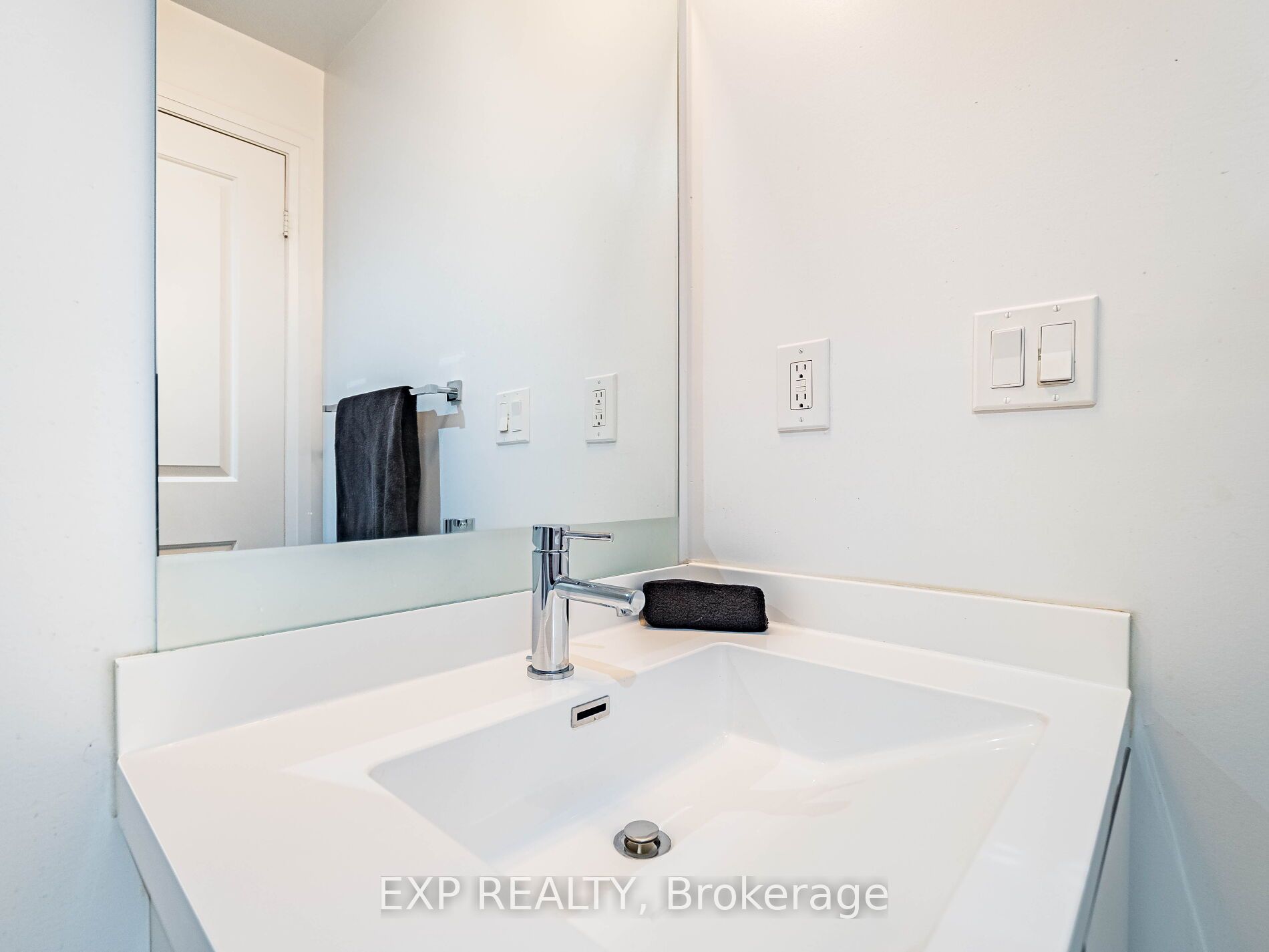 55 Speers Road 502 Property Photo 21