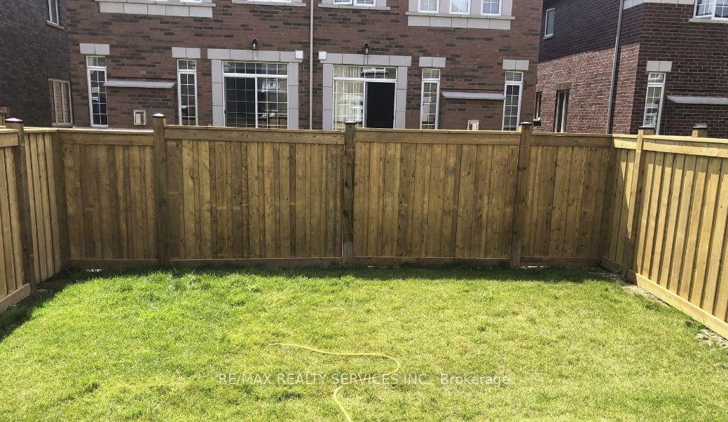 17 Overstone Road E Property Photo 14