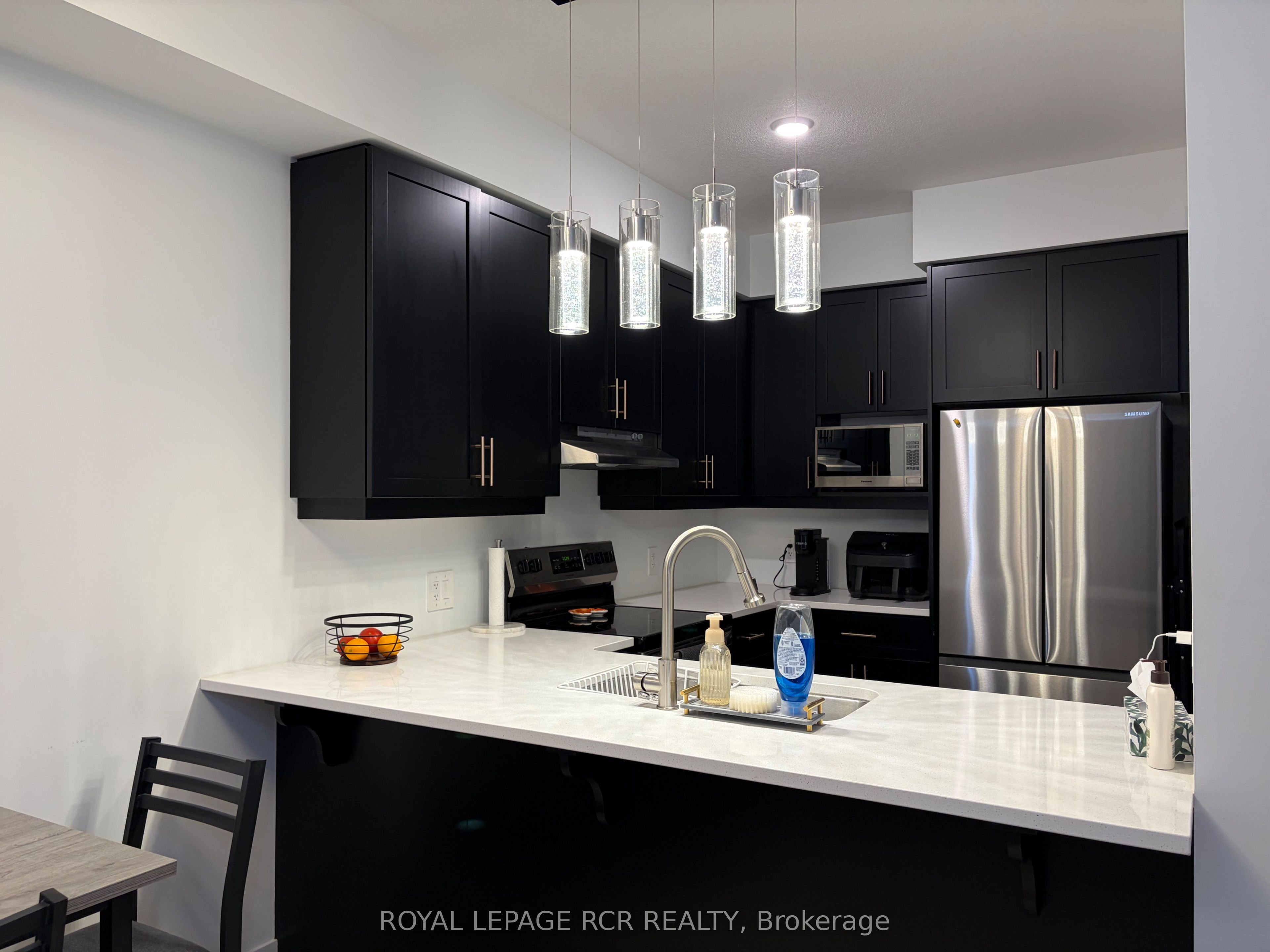 690 Broadway 24 Property Photo 3