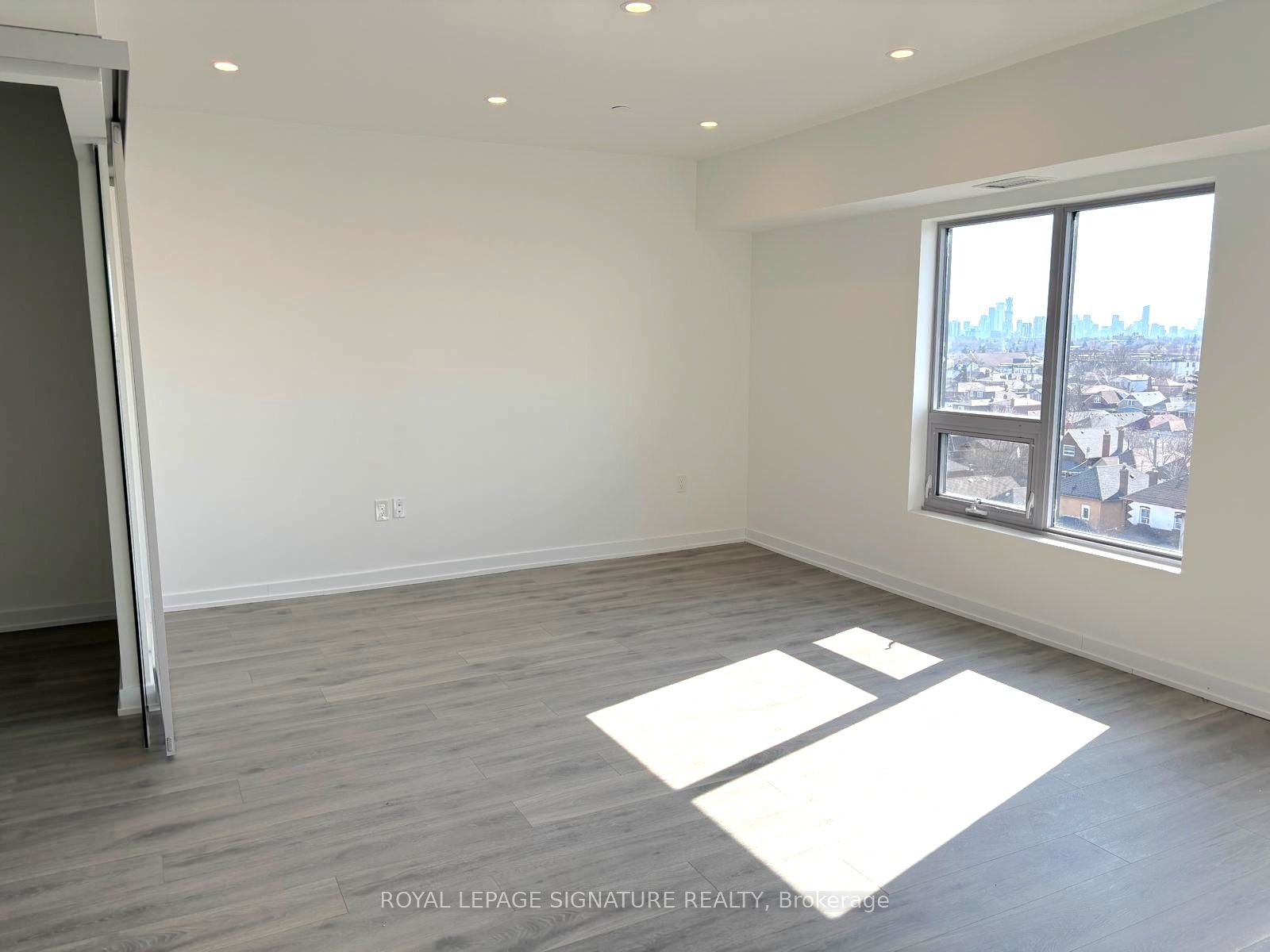 2433 Dufferin Street W Ph806 Property Photo 6