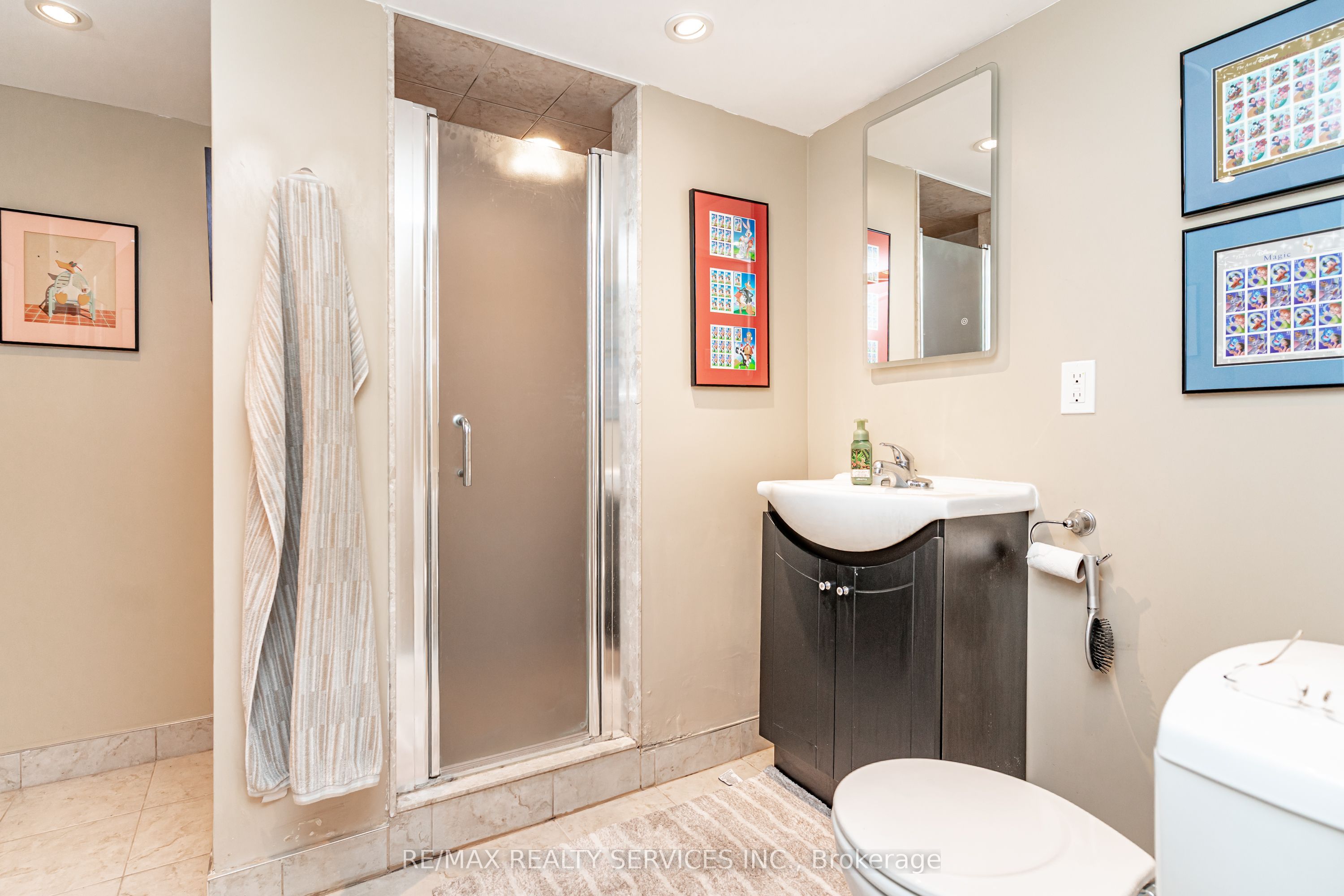4 Markham Street Property Photo 33