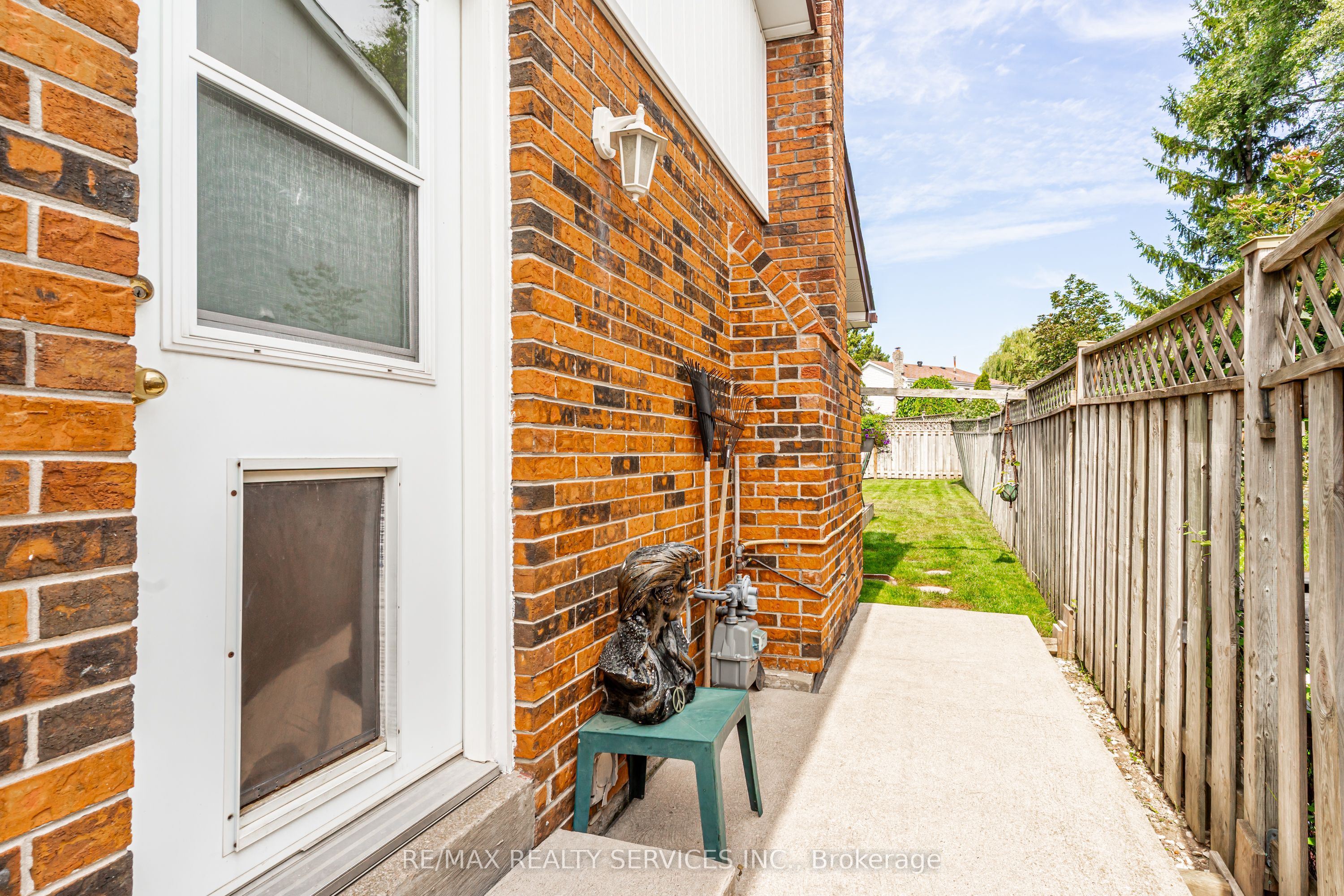4 Markham Street Property Photo 37