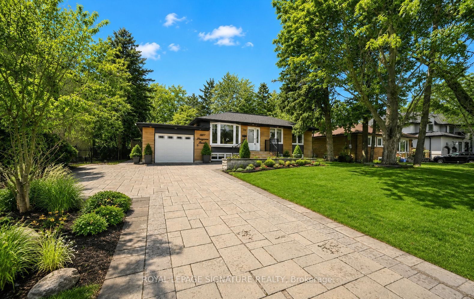 1207 Pinegrove Road Property Photo 2