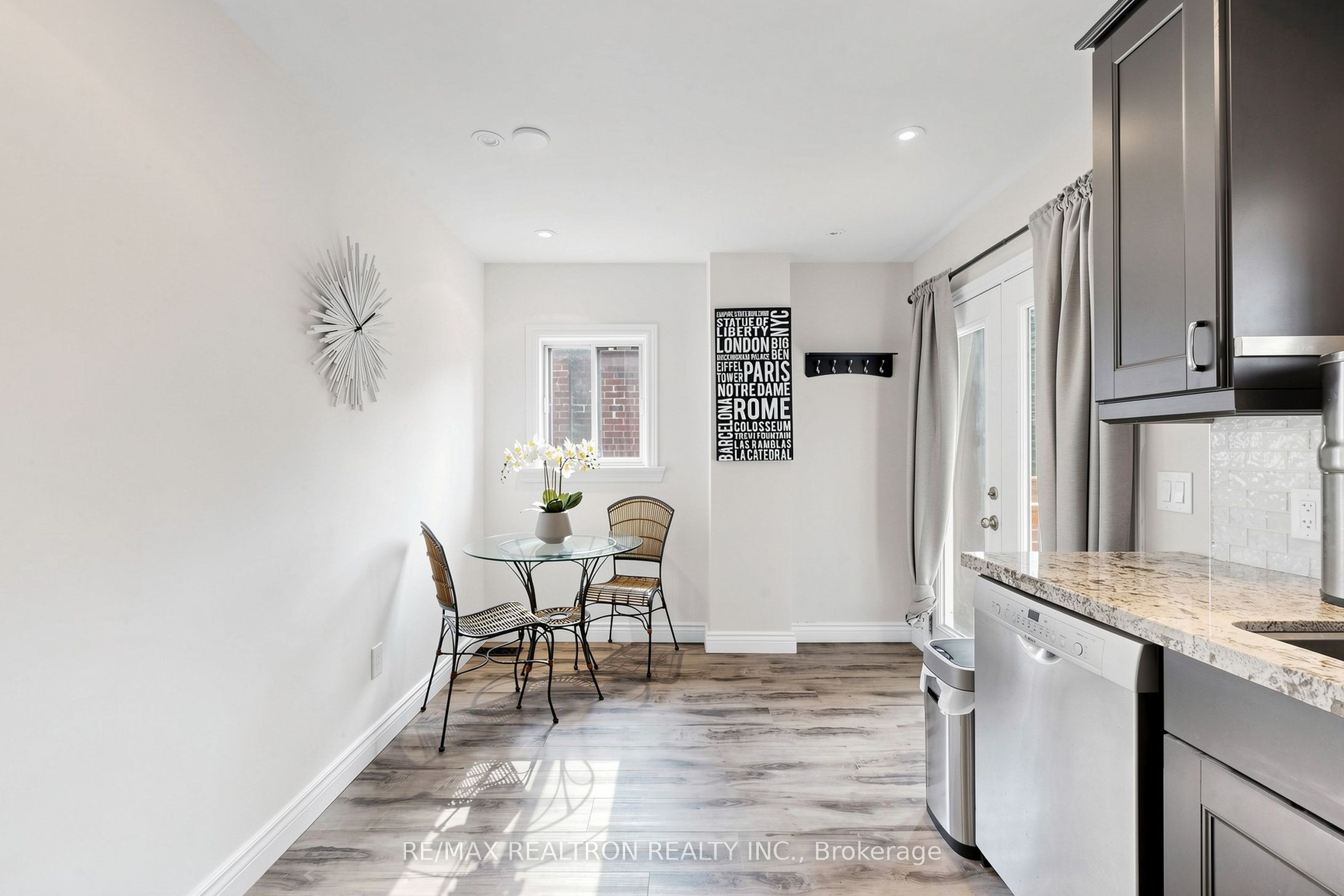 8 Villa Road Property Photo 14