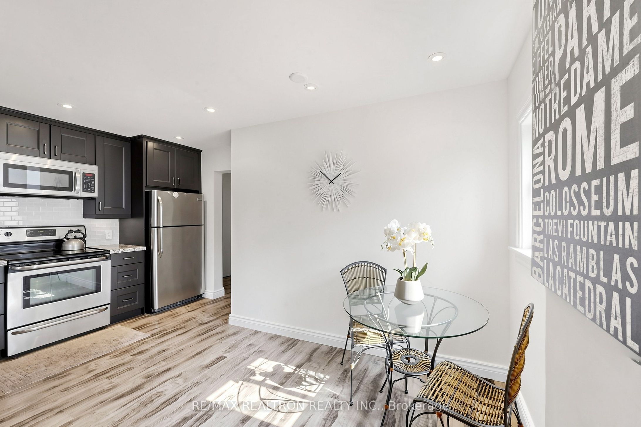 8 Villa Road Property Photo 17